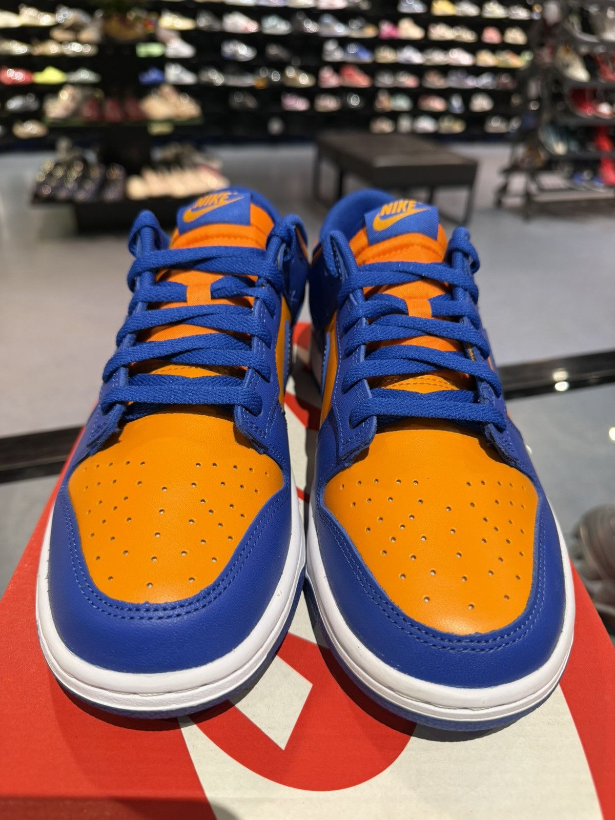 Nike Size 9.5 - Nike Dunk Low Knicks Size US 9.5 / EU 42-43 - 2 Thumbnail