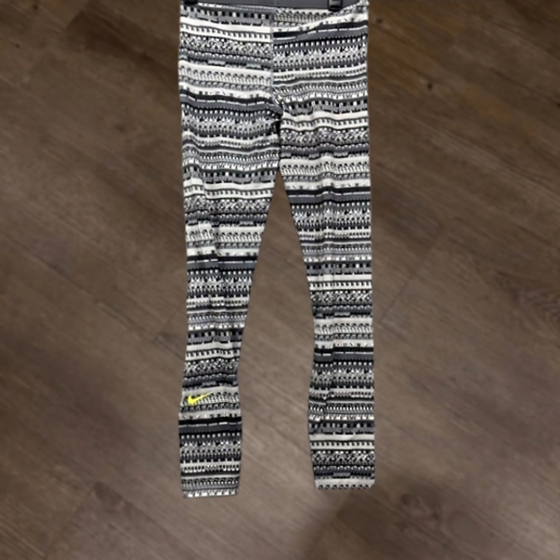 Nike Nike Pro Pants Leggings Womens Large Dri-Fit Black White Geometric Hyper Warm 30In Inseam Size 28W Ankle Cross Training Gym Running Activewear Size 36" / US 14 / IT 50 - 1 Thumbnail
