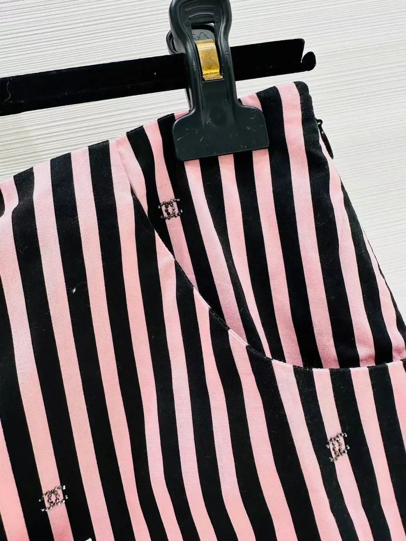 Chanel Chanel Full diamond cc logo striped skirt Size 25" / US 0 / IT 36 - 4 Thumbnail