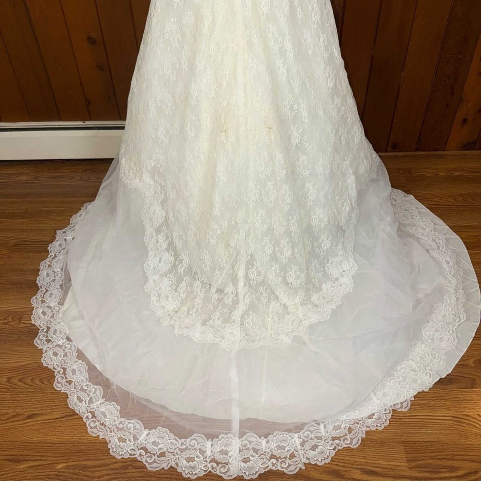 Vintage Fabulous Vintage 1970s High Neck Lace Wedding Gown Size L / US 10 / IT 46 - 6 Thumbnail