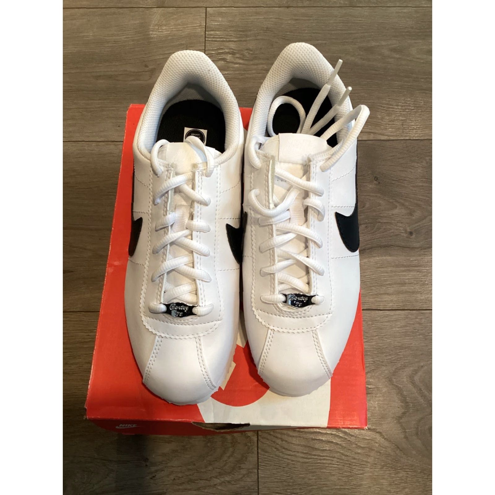 Nike Nike Cortez Basic Leather Sneaker Men White Black 904764-102 Size 4.5 GS US 4.5 Lower Top Lace Up Size US 7 / EU 40 - 2 Thumbnail