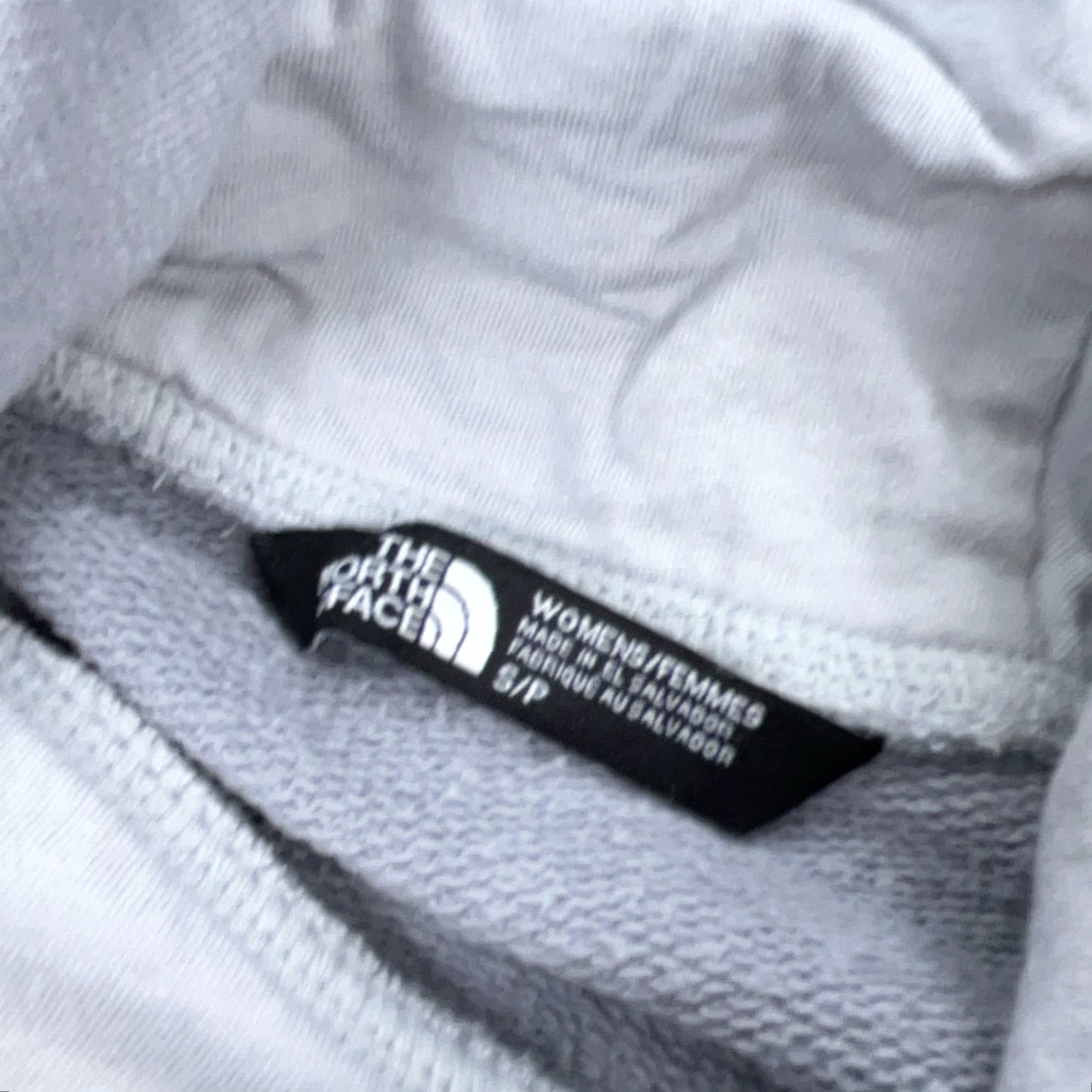 The North Face The North Face Hoodie Women Small Gray Logo Pullover Sweatshirt All Seasons Activewear Casual Travel Pockets Raglan Sleeve Winter Spring Fall Womens Size S / US 4 / IT 40 - 3 Thumbnail