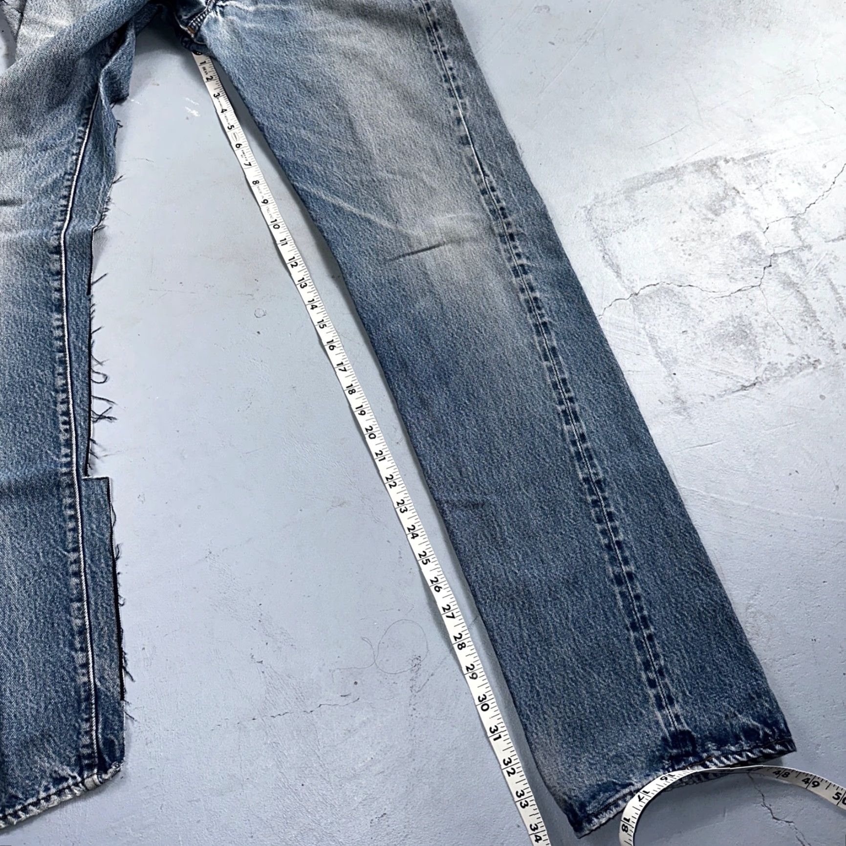 Levi's VINTAGE Levi's 501 Jeans Straight Denim Blue 33x40 80s USA XX Light Wash 30x34 Men M/L XXL? Size US 33 - 5 Thumbnail
