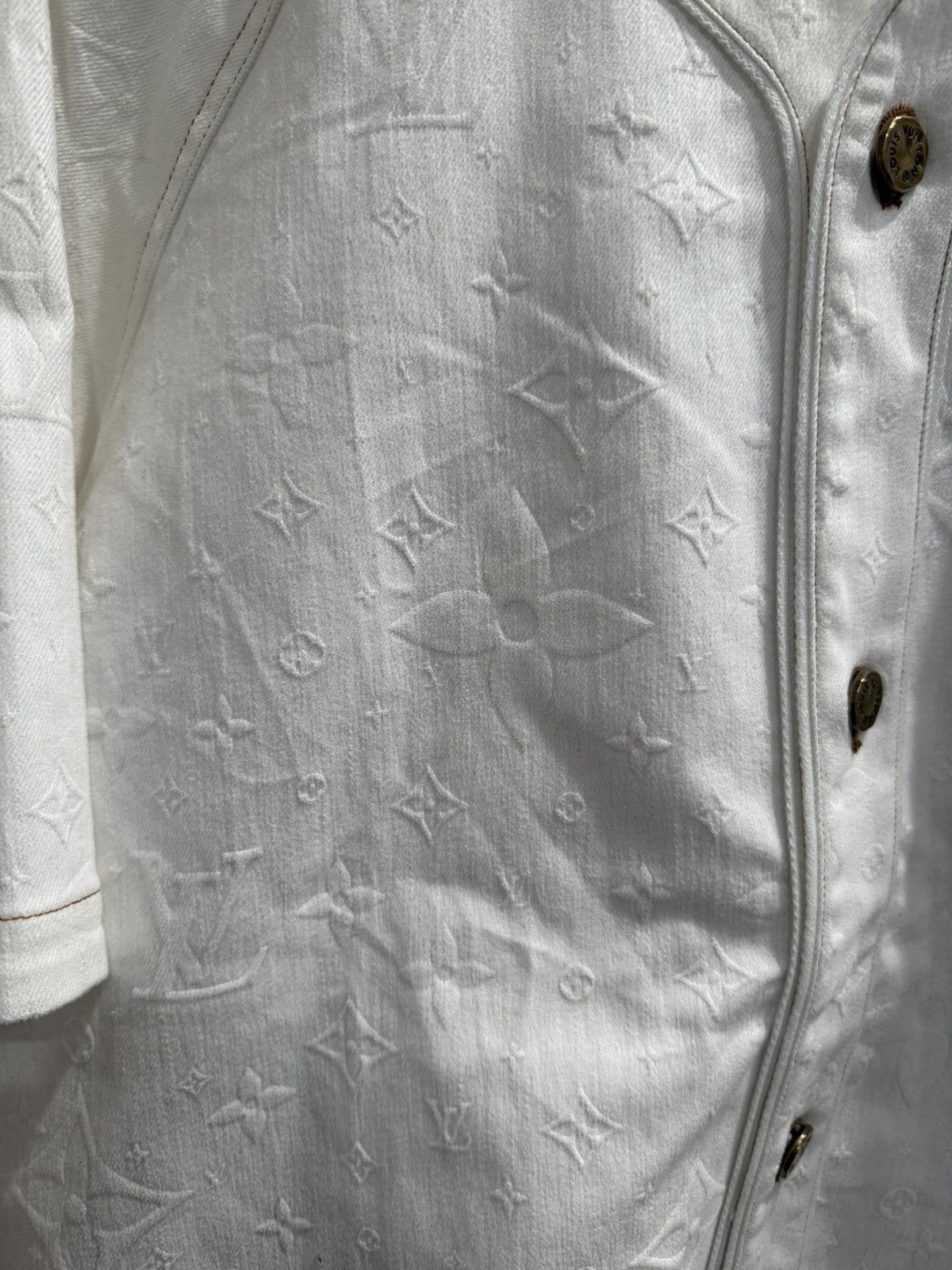 Louis Vuitton Louis Vuitton White Denim Monogram Baseball Shirt Size US XXL / EU 58 / 5 - 2 Thumbnail