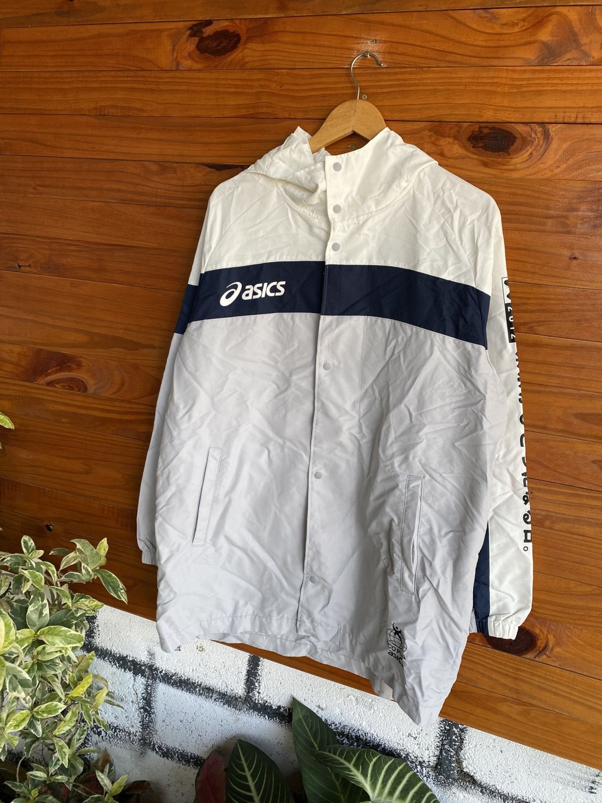 Asics Vintage ASICS Official Hooded Windbreaker Jacket White Navy Size US L / EU 52-54 / 3 - 11 Thumbnail