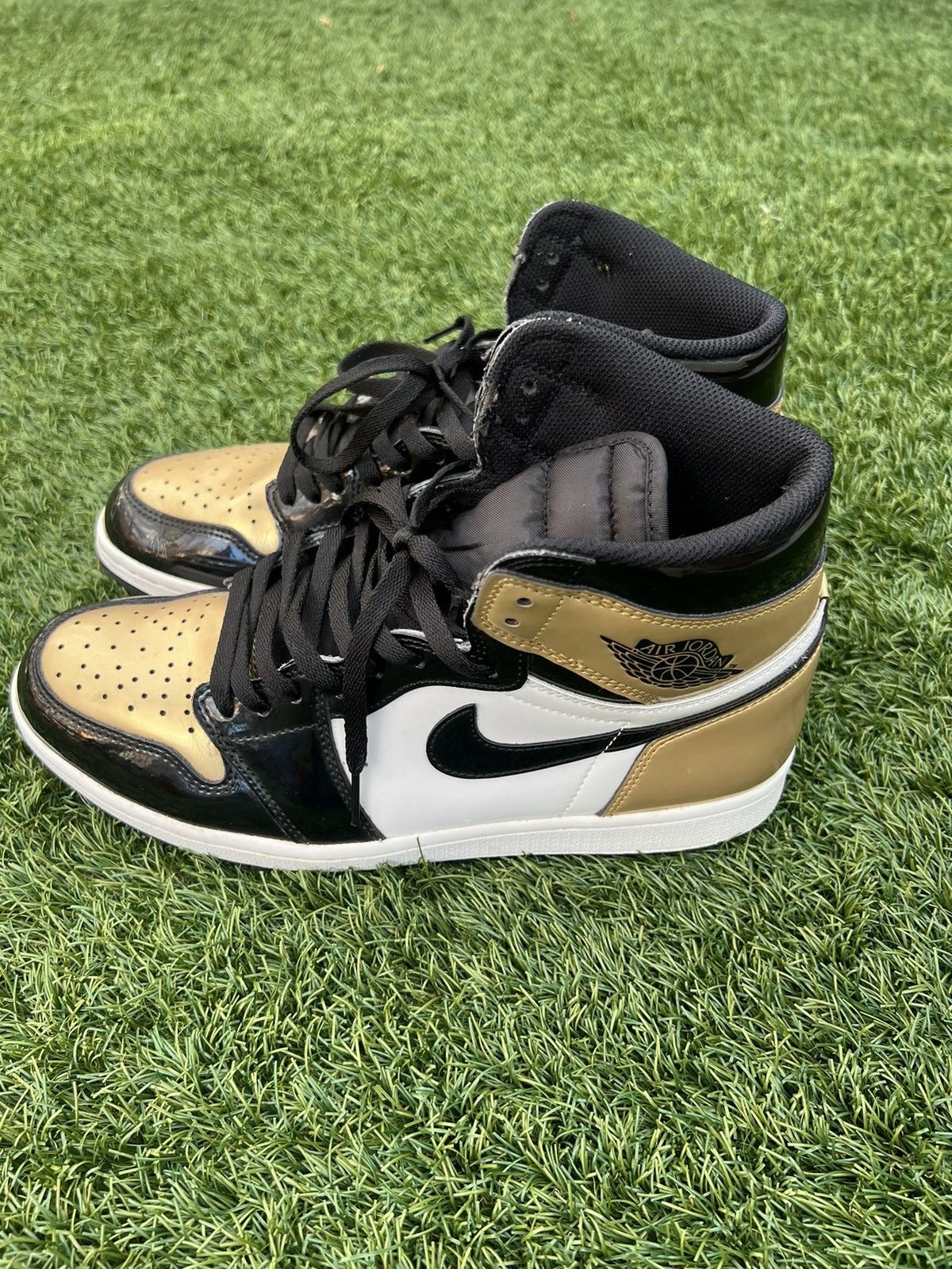 Jordan Brand Jordan 1 Patent Gold Toe Size US 10.5 / EU 43-44 - 4 Thumbnail
