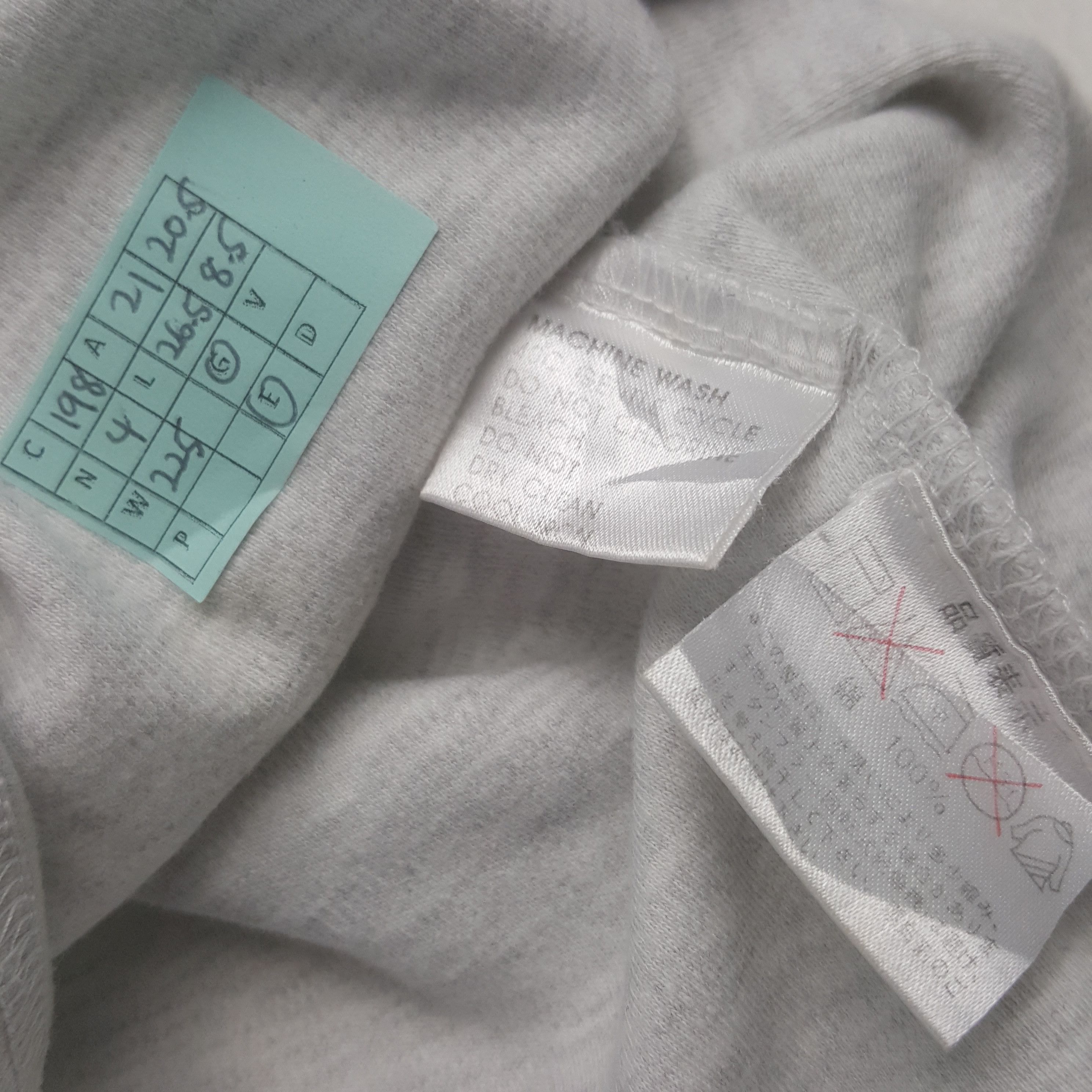 Vintage × Yves Saint Laurent Vintage Yves Saint Laurent Small Embroidery Logo Tshirt Size US L / EU 52-54 / 3 - 10 Thumbnail