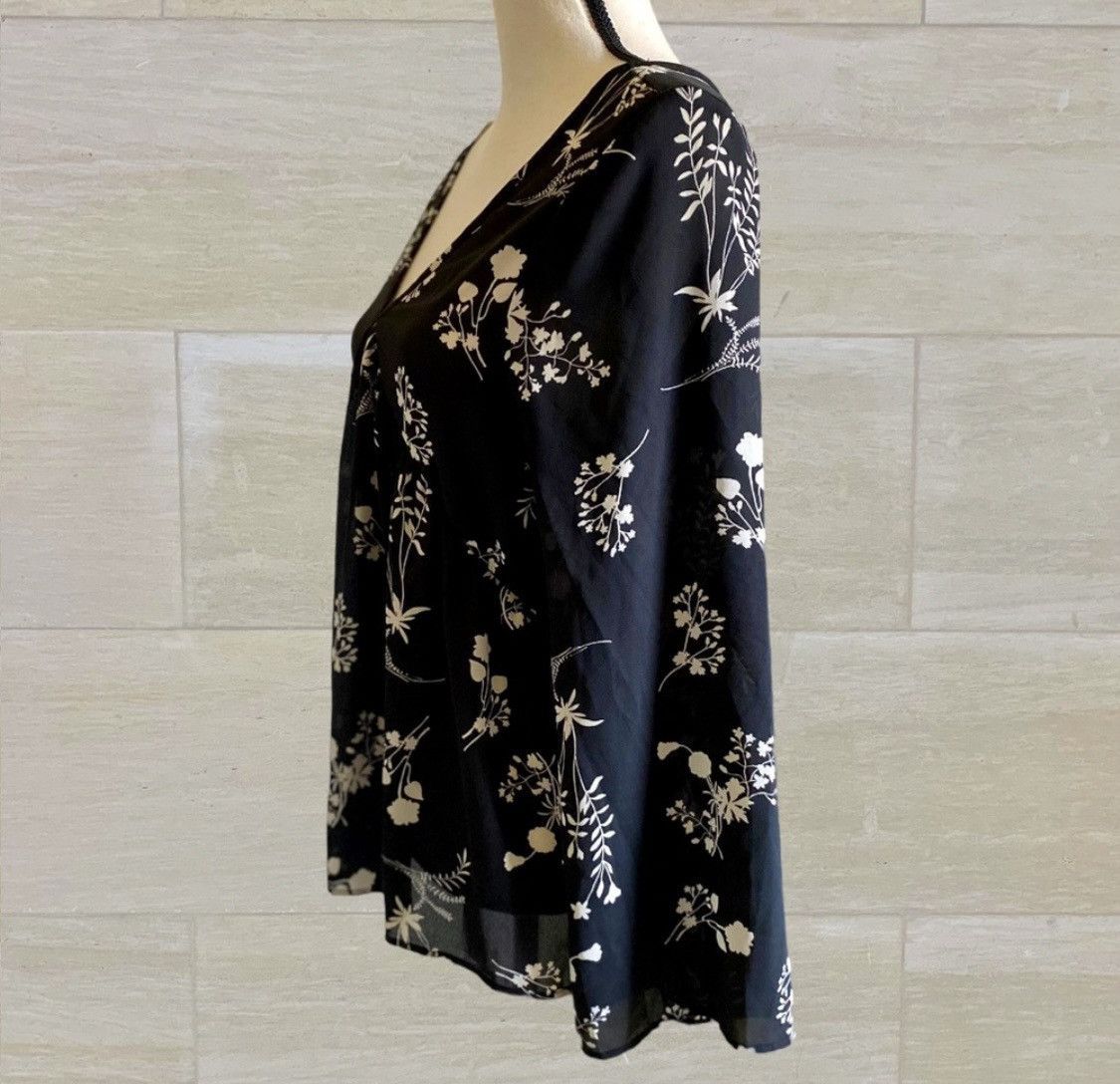 Other CHARLOTTE RUSSE OPEN BACK FLORAL BELL SLEEVE BLOUSE TOP Size S / US 4 / IT 40 - 3 Thumbnail