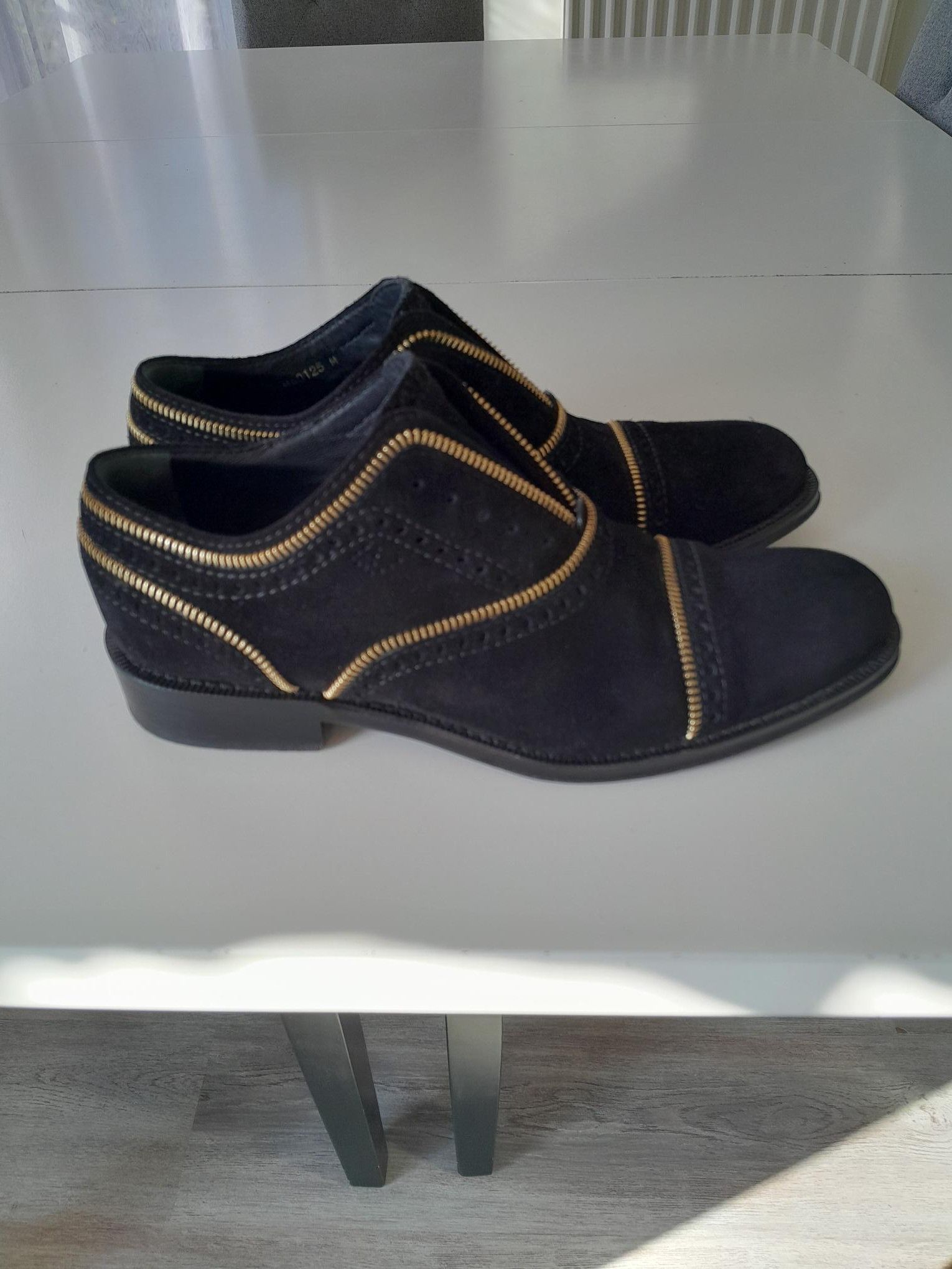 Louis Vuitton CHAUSSURES LOUIS VUITTON TOMBOY Size US 7.5 / IT 37.5 - 3 Thumbnail