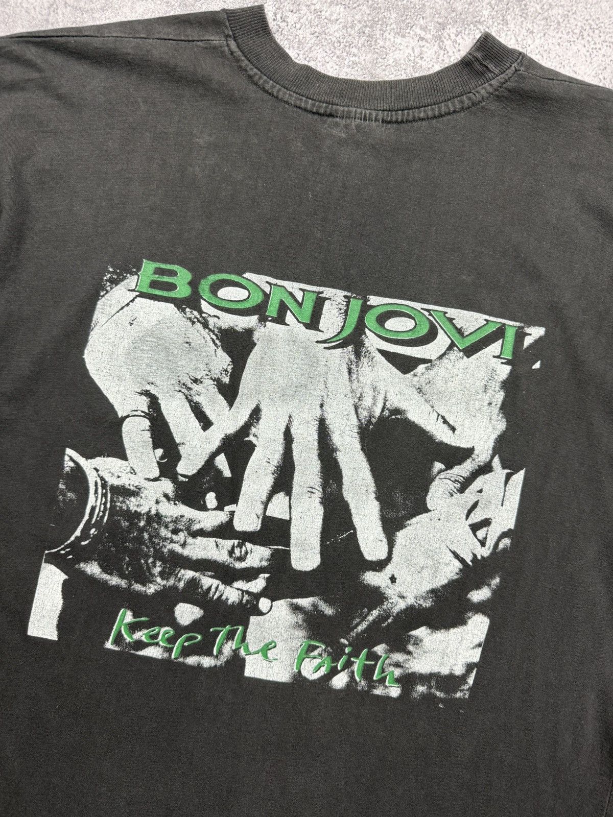 Bon Jovi Vintage 90s Bon Jovi Keep The Faith T-Shirt Faded Band Tee Size US L / EU 52-54 / 3 - 16 Thumbnail