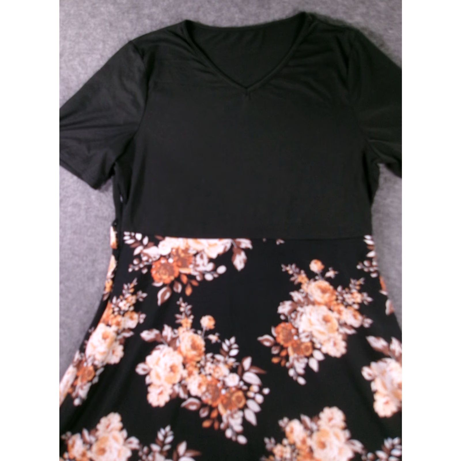 Vintage Womens Dress 2XL Black Floral Short Sleeve V-Neck Midi Fit Flare Polyester Size 40" / US 18 - 2 Thumbnail