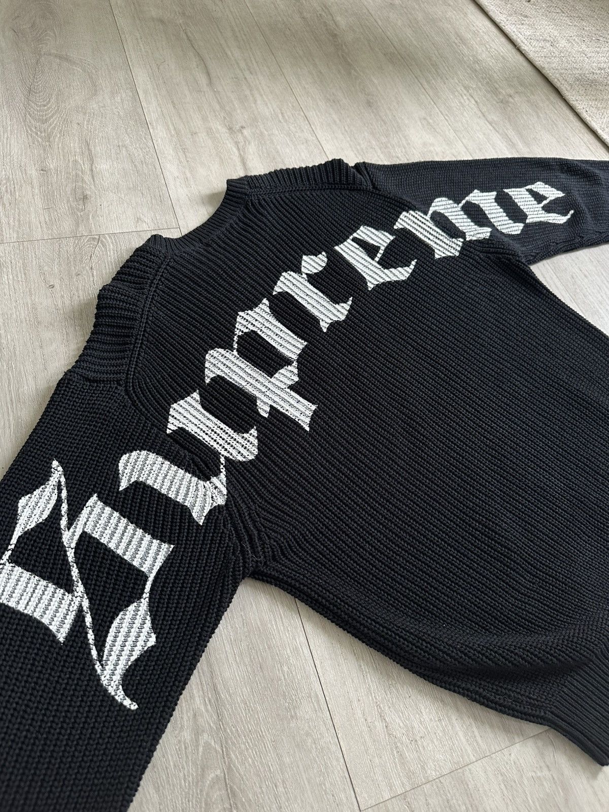 Supreme Supreme Printed Old English Sweater Black SS25 Size US M / EU 48-50 / 2 - 8 Thumbnail