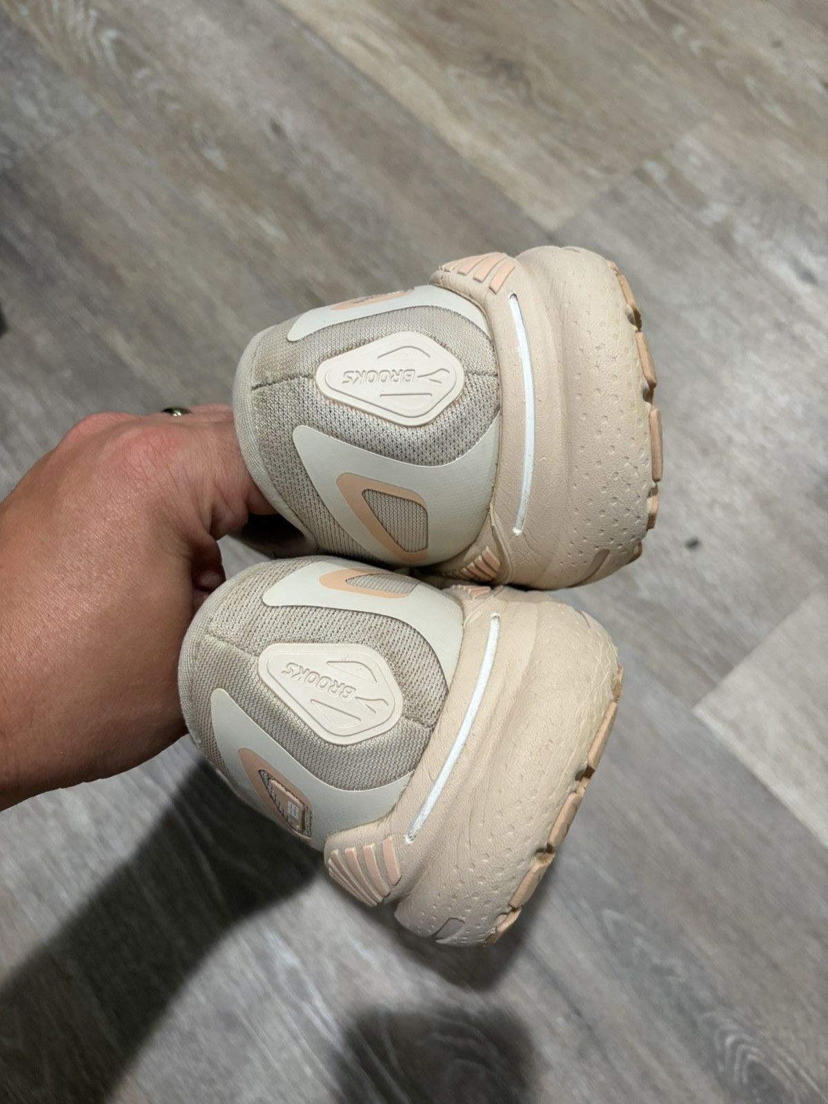 Brooks Brooks Adrenaline GTS 23 Running Shoes Beige Size US 10 / IT 40 - 8 Thumbnail