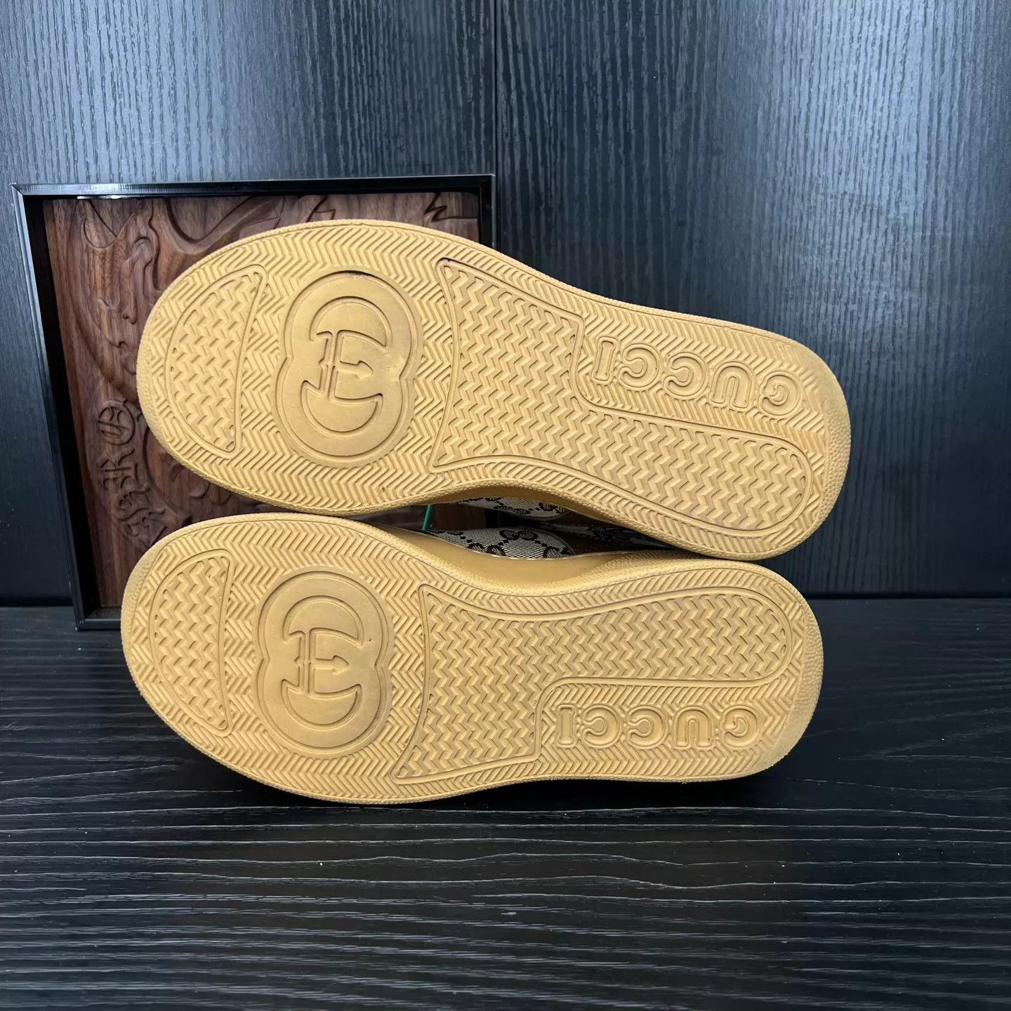 Gucci Gucci Brown Biscuit Sneaker EU 35.5 Size US 5 / IT 35 - 5 Thumbnail