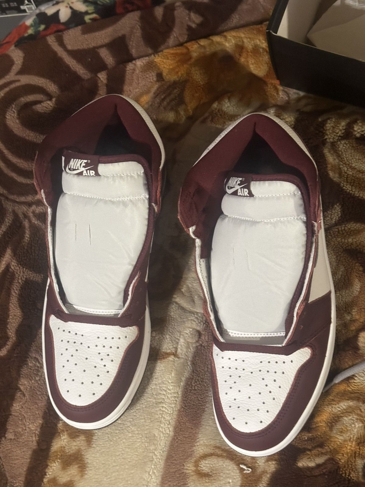 Nike Air Jordan 1 retro high OG ‘Bordeaux’ Size US 11.5 / EU 44-45 - 4 Thumbnail