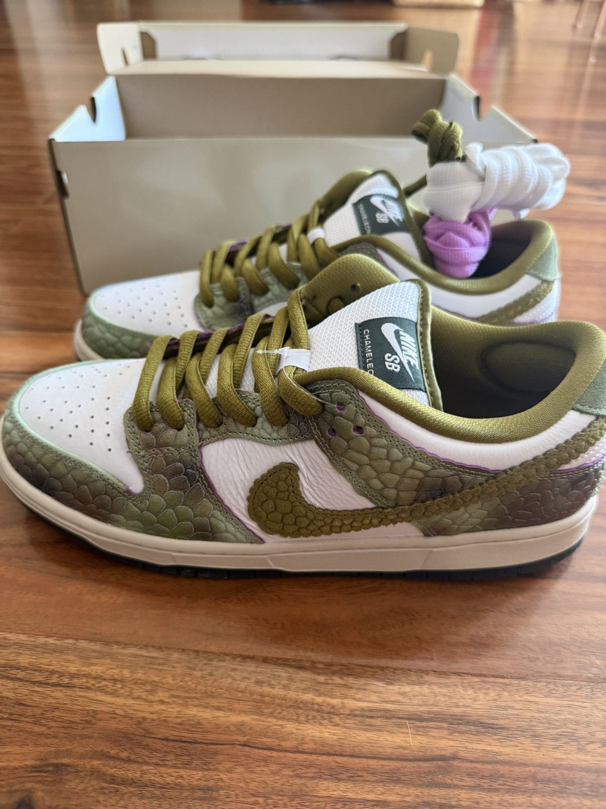 Nike SB DS* NIKE SB DUNK LOW “CHAMELEON” SZ 9.5 OG BOX INCLUDED Size US 9.5 / EU 42-43 - 6 Thumbnail