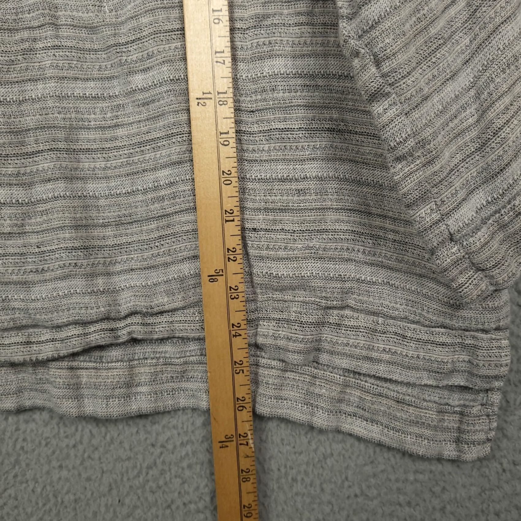 J. Jill J. Jill Blouse Shirt Linen Gray Solid V-Neck Long Sleeve 1/2 Button Up Size M Women Regular Casual All Seasons Size M / US 6-8 / IT 42-44 - 4 Thumbnail
