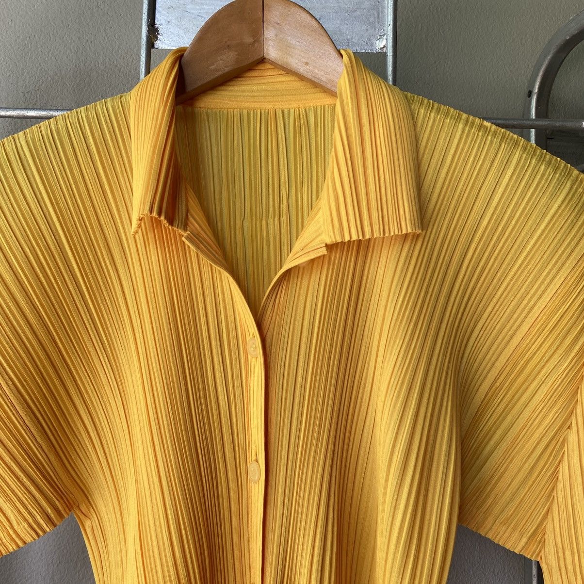 Pleats Please Issey Miyake Pleats Please Issey Miyake Sunshine Pleated Yellow Shirt Size M / US 6-8 / IT 42-44 - 8 Thumbnail