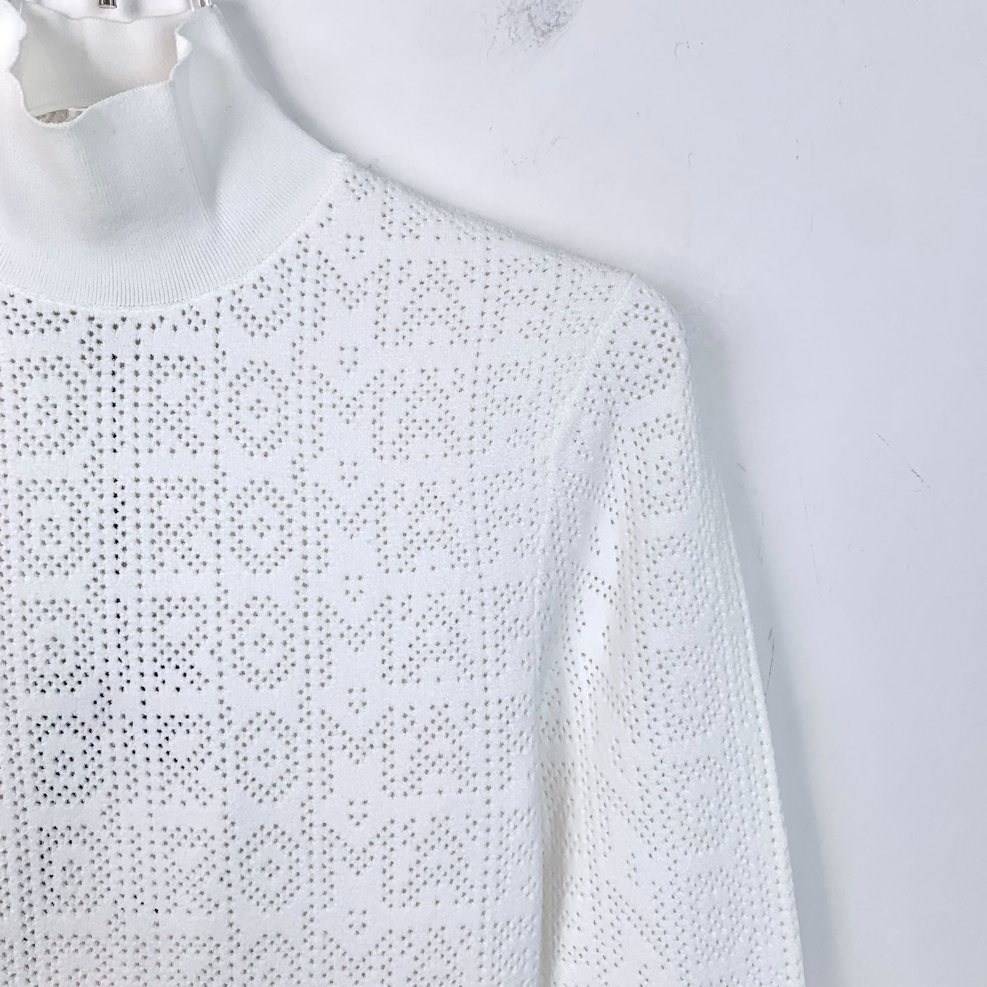 Fendi Fendi White Logo Full Print Hollow-Out Long Sleeve Shirt Siz Size M / US 6-8 / IT 42-44 - 6 Thumbnail