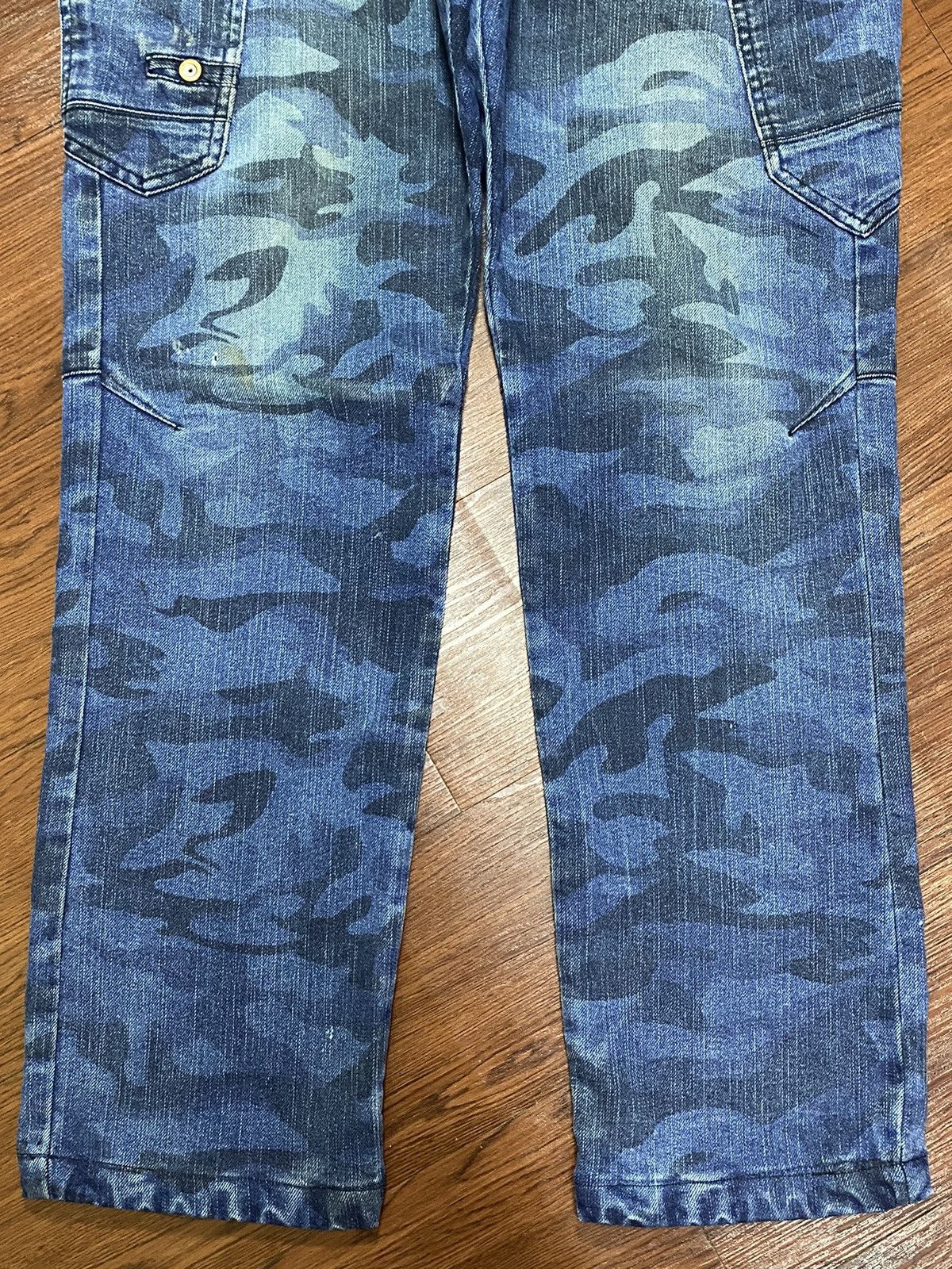 Japanese Brand Vintage Blue camo Loose Jeans Size US 33 - 5 Thumbnail