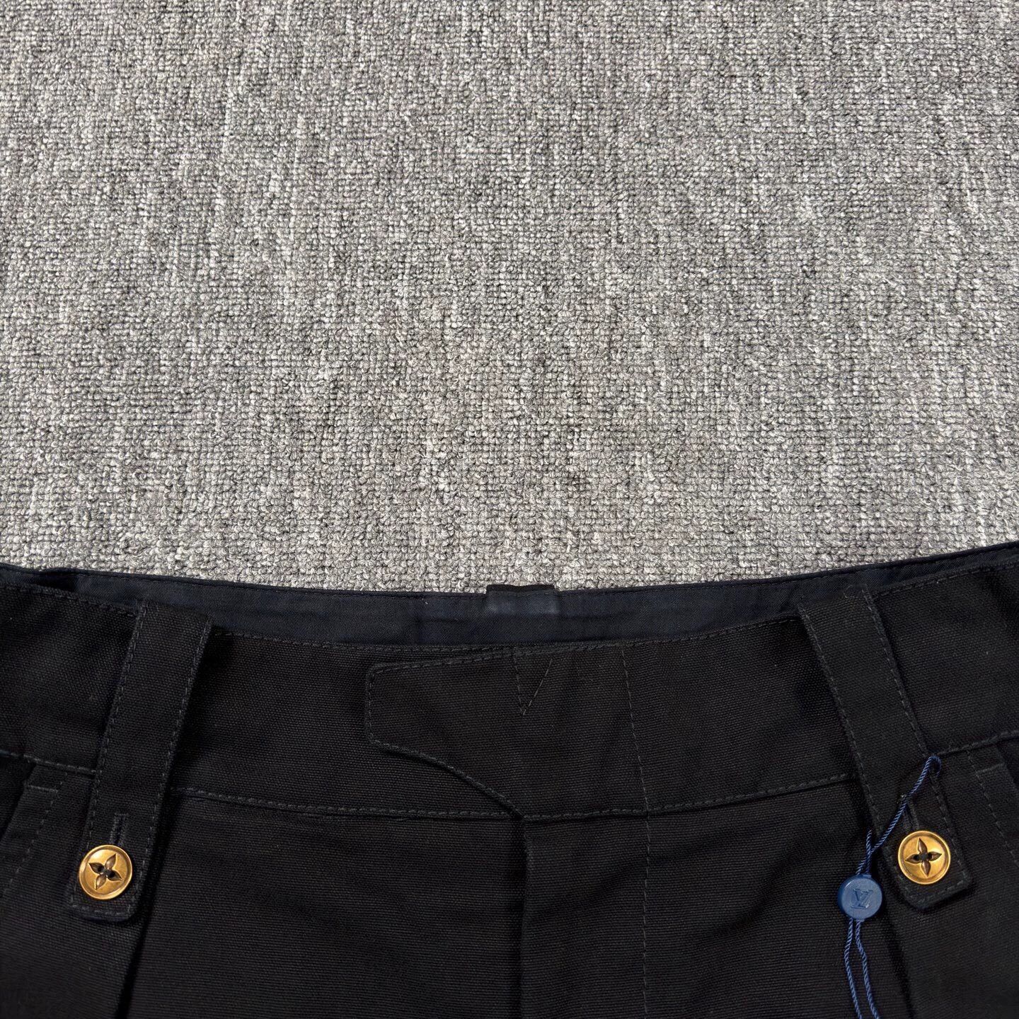 Louis Vuitton Louis Vuitton Pharrell Cargo Shorts Black 48 Like New Size US 32 / EU 48 - 8 Thumbnail