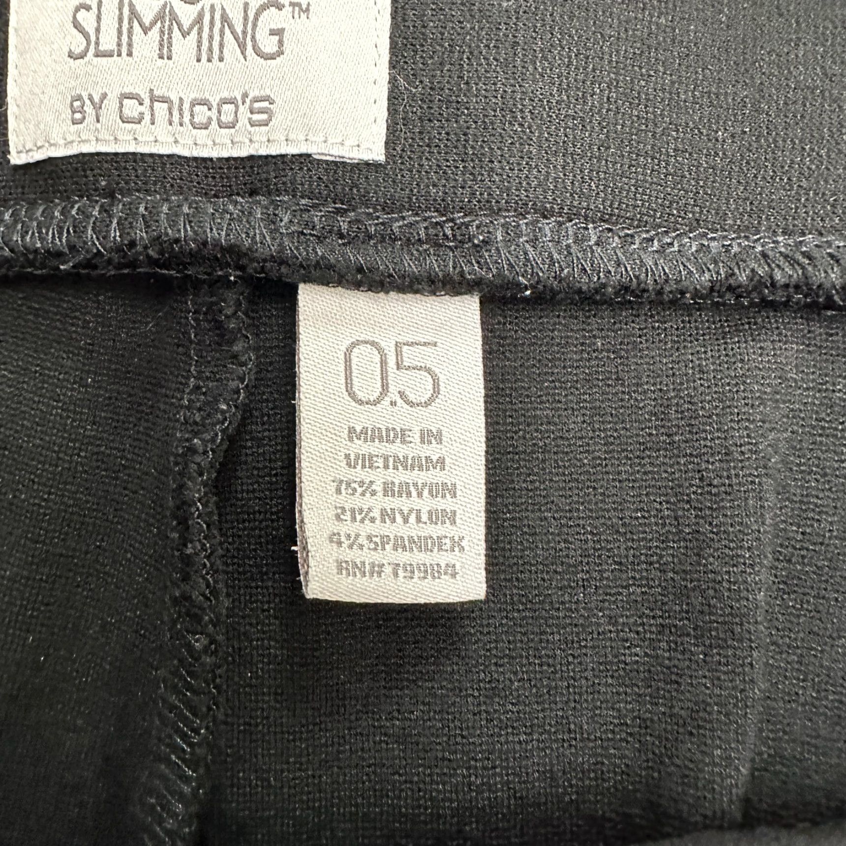 Vintage Chico's Black So Slimming Pull On Crop Pants Women S Slim 28x30 Mid Rise Tapered Flat Front Crop 0.5 Small Nylon Rayon Spandex Size 28" / US 6 / IT 42 - 5 Thumbnail