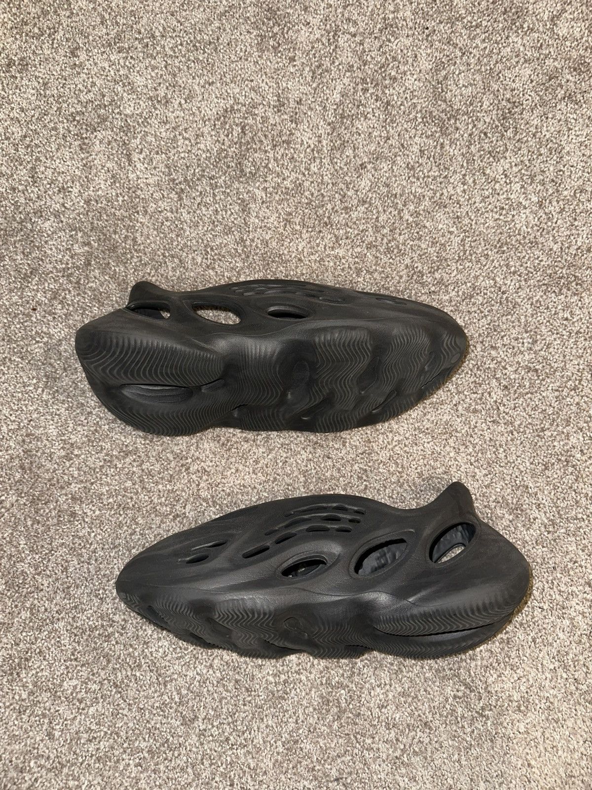 Yeezy adidas Yeezy Foam RNR Onyx Size US 10 / EU 43 - 6 Thumbnail