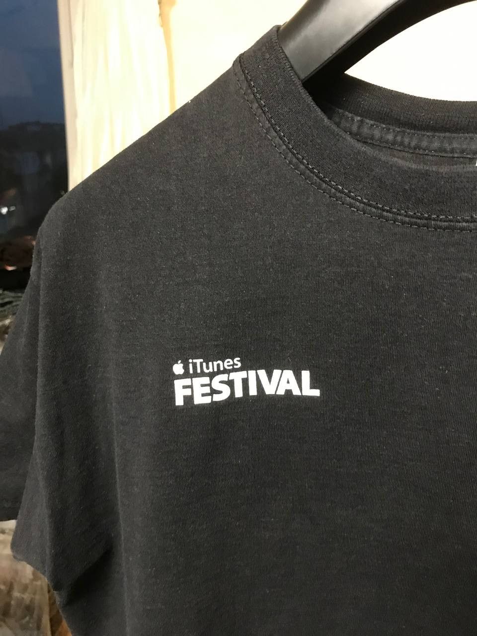 Apple 🔥 Apple iTunes Festival Music T Shirt iPhone Macintosh Jobs Size US L / EU 52-54 / 3 - 7 Thumbnail