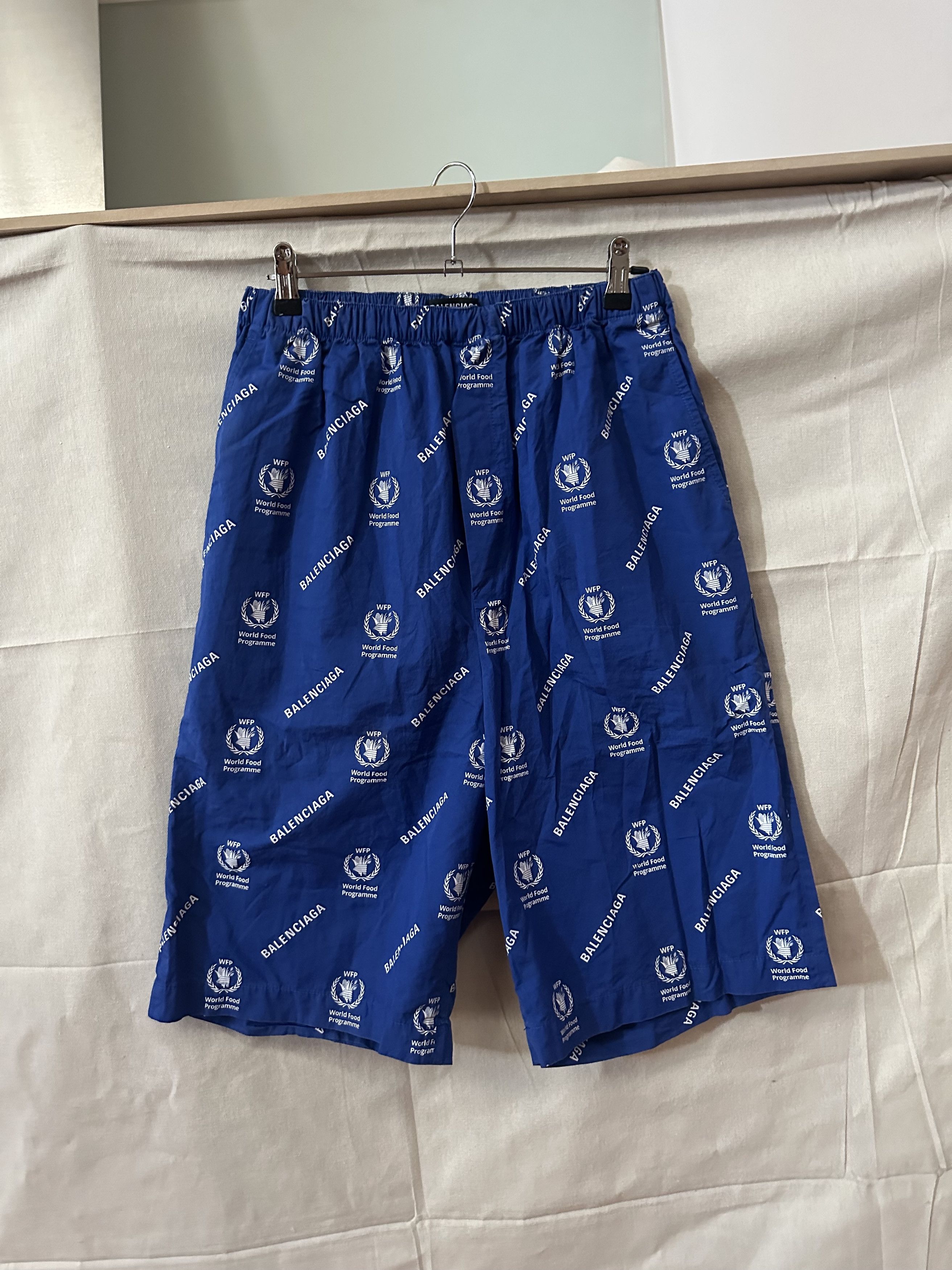 Balenciaga orld Food Programme Oversized Logo-print Cotton Shorts Size US 30 / EU 46 - 1 Thumbnail