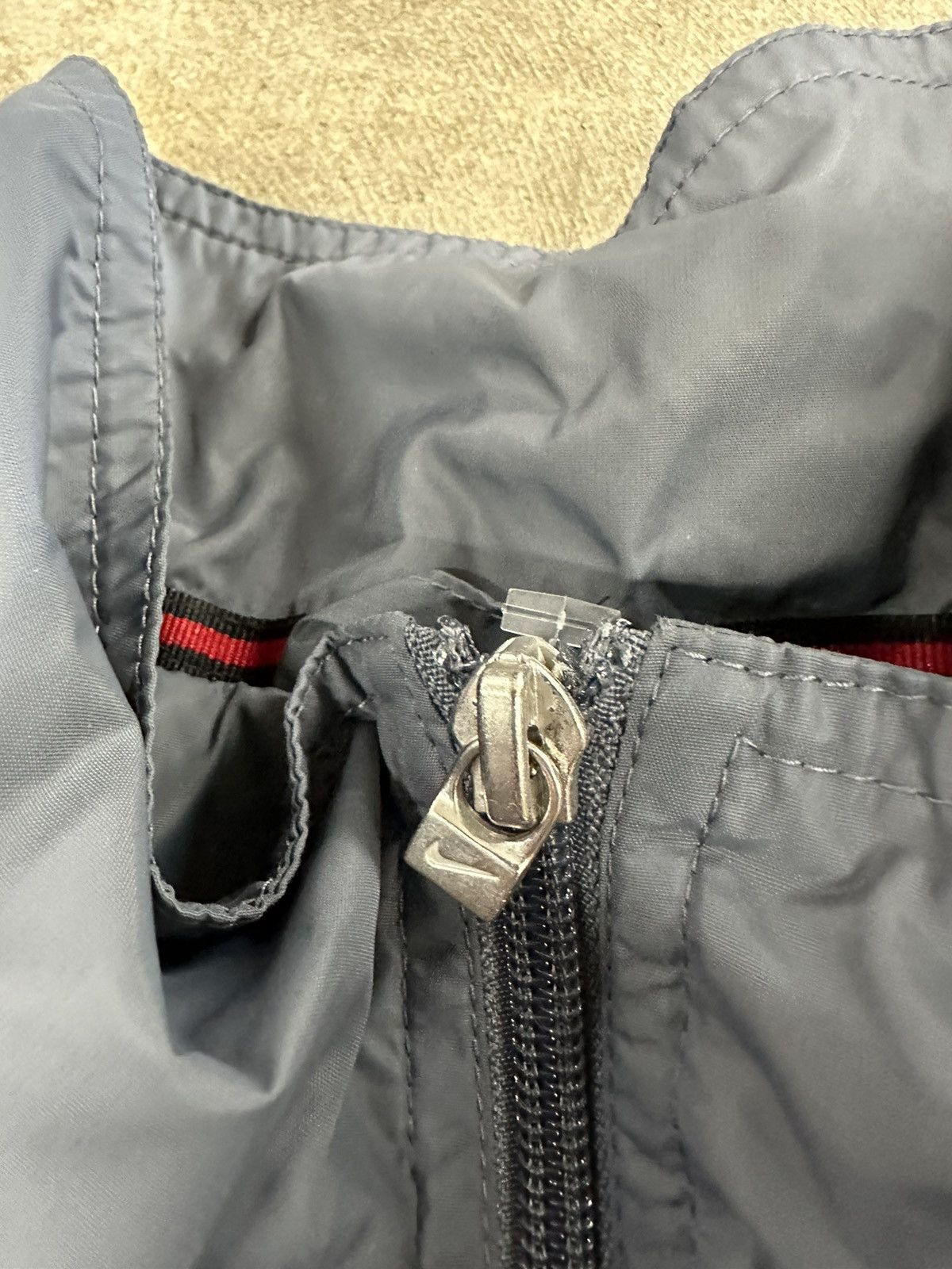 Nike × Vintage Vintage Y2K 00s Nike Silver Zip Up Windbreaker Size US L / EU 52-54 / 3 - 6 Thumbnail