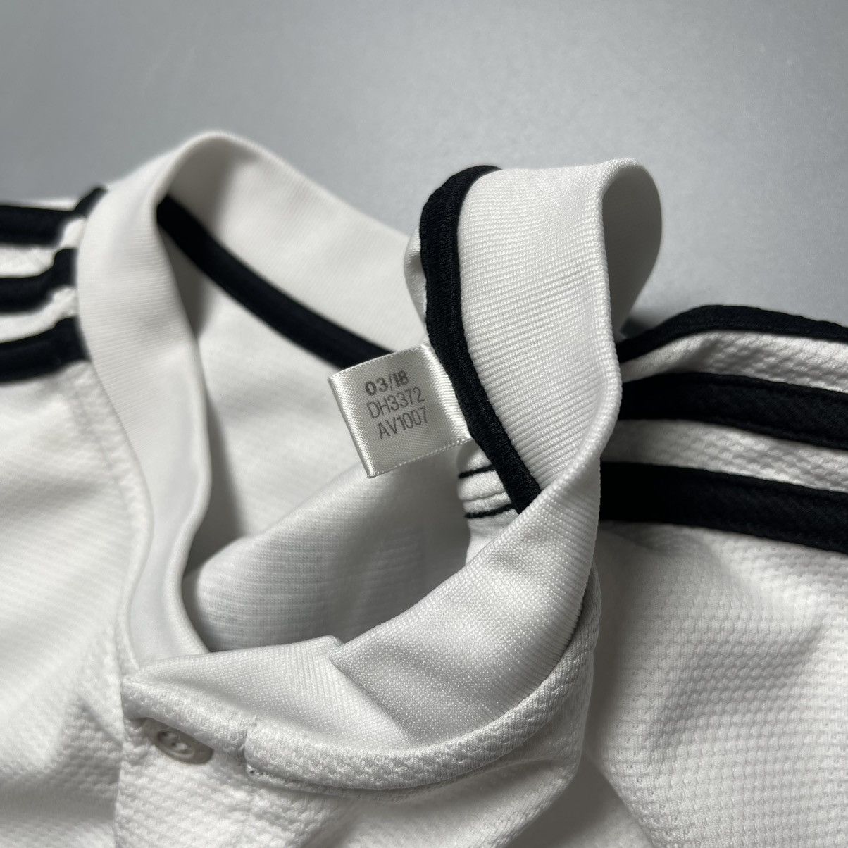 Vintage REAL MADRID ADIDAS 2018/2019 FOOTBALL HOME JERSEY #7 RONALDO Size US L / EU 52-54 / 3 - 7 Thumbnail