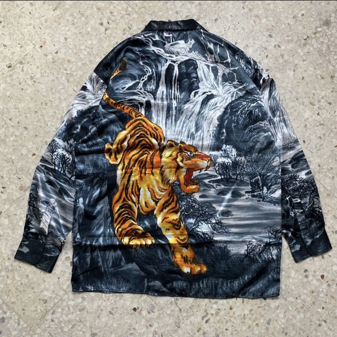 Japanese Brand × Vintage Vintage Japanese Tiger Motif Size US XL / EU 56 / 4 - 8 Thumbnail