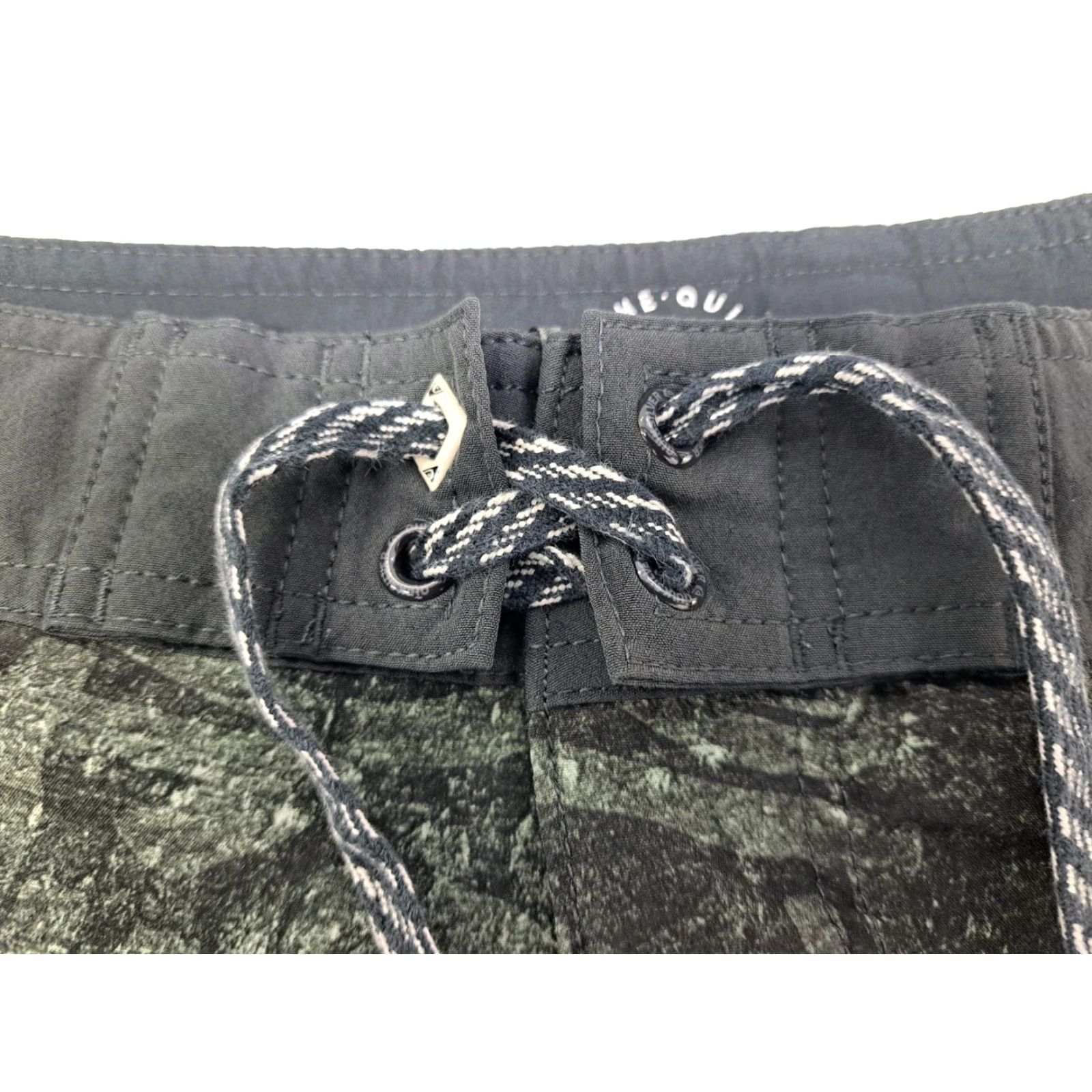 Logo 7 Quiksilver Board Shorts Mens Black/Green Embroidered Logo 32 90s Beach Surfing Lightweight Drawstring Back Pocket Size US 32 / EU 48 - 3 Thumbnail
