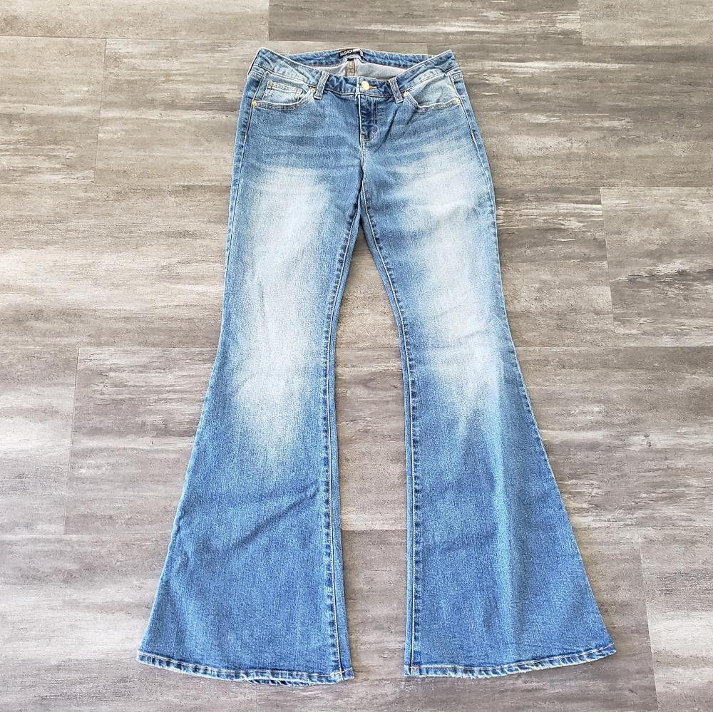 Fashion Nova Denim Classic Fashion Nova Flare Jean Size 30" / US 8 / IT 44 - 1 Thumbnail