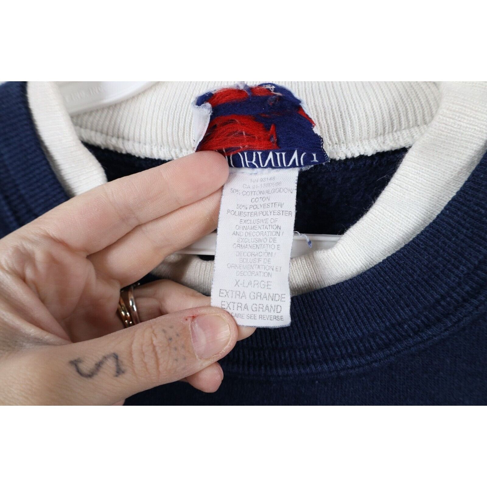 Vintage Vintage 90s Streetwear Faded Christmas Snow Sweatshirt Size XL / US 12-14 / IT 48-50 - 9 Thumbnail