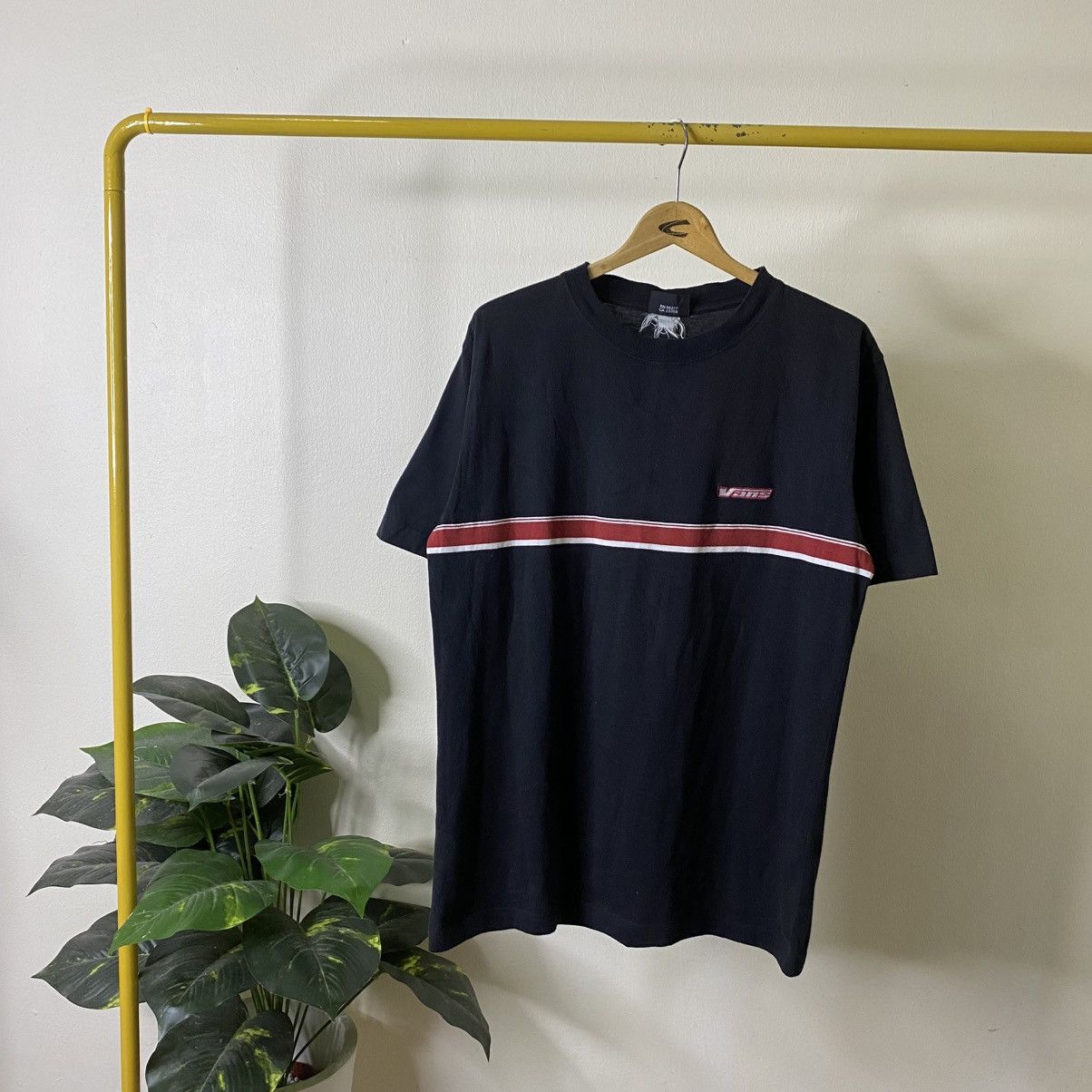Vans Vintage 1990s Vans Skateboard Minimalist Design Skater Tee Size US L / EU 52-54 / 3 - 1 Thumbnail