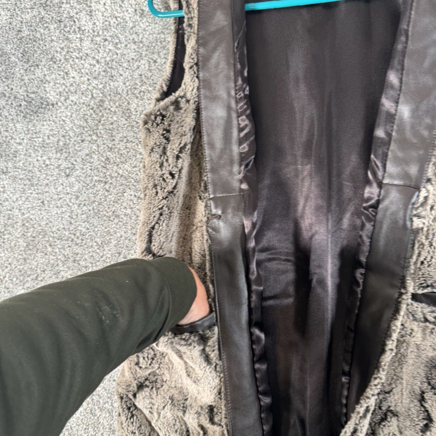 Vintage Faux Frenzi by Dena Faux Fur Vest S Women Brown Regular Size Small Boho Festival Cozy Indie Layering Lagenlook Vest Size S / US 4 / IT 40 - 5 Thumbnail