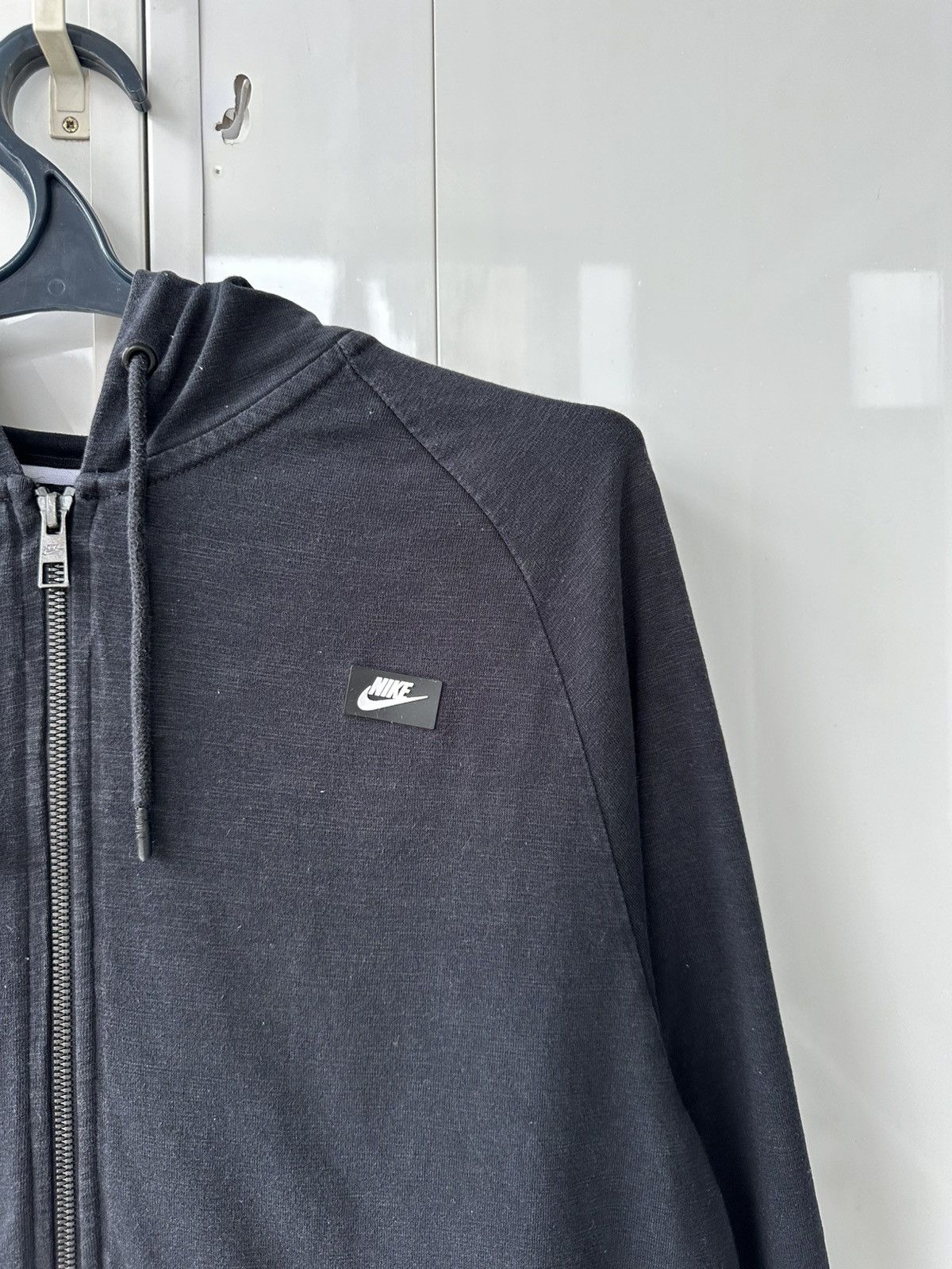 Nike Vintage Nike Hoodie Patch Logo Black Fit Size US L / EU 52-54 / 3 - 8 Thumbnail