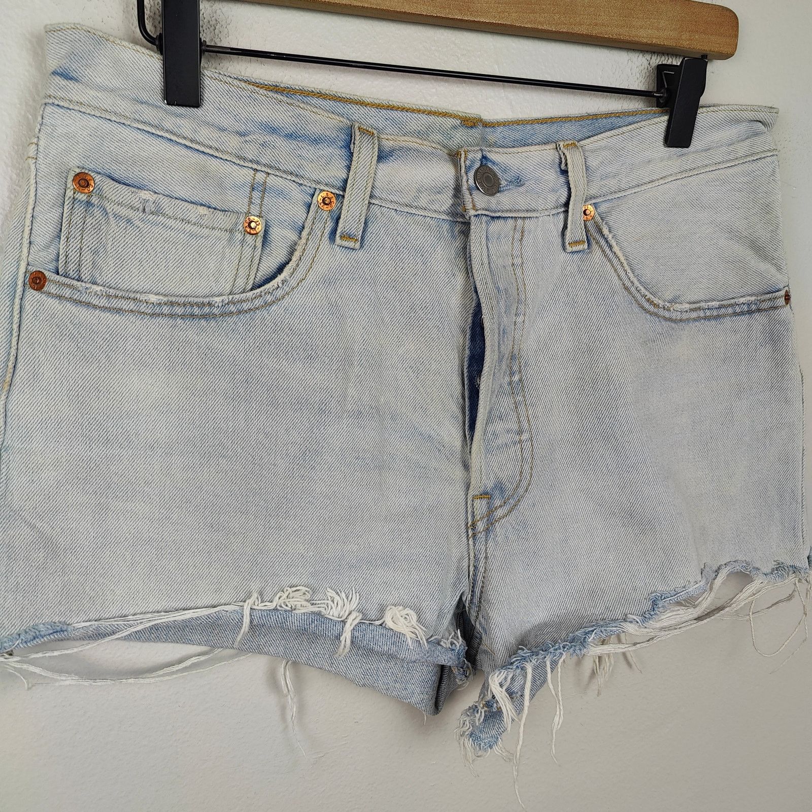 Levi's Levi's 501 Shorts Womens 30 Light Bleach Authentic Size 30" / US 8 / IT 44 - 2 Thumbnail