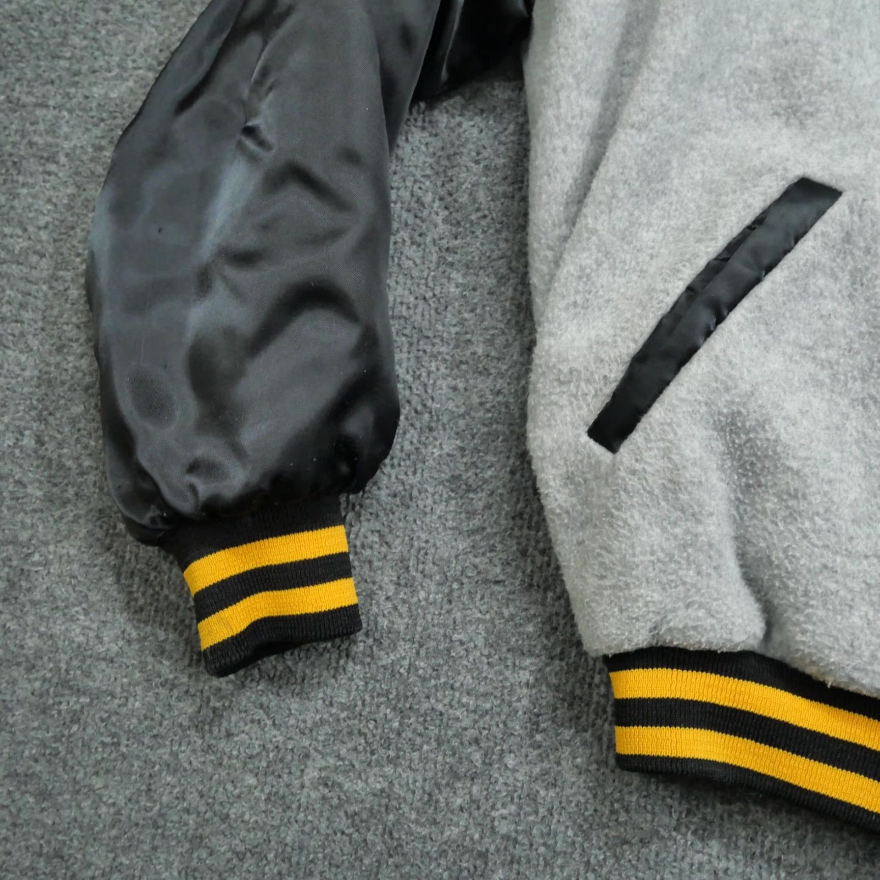 Vintage VINTAGE Artex Gun Jacket Mens Large Gray Black Fleece Bomber 80s Size US L / EU 52-54 / 3 - 7 Thumbnail