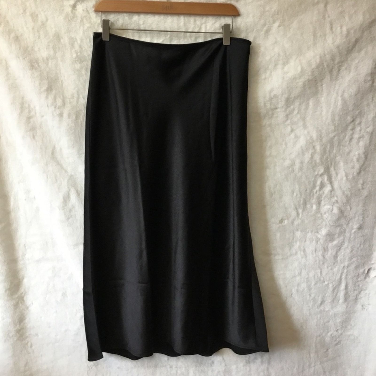 Calvin Klein Calvin Klein Black Satin Maxi Flare Skirt with Side Zipper Size 30" / US 8 / IT 44 - 2 Thumbnail