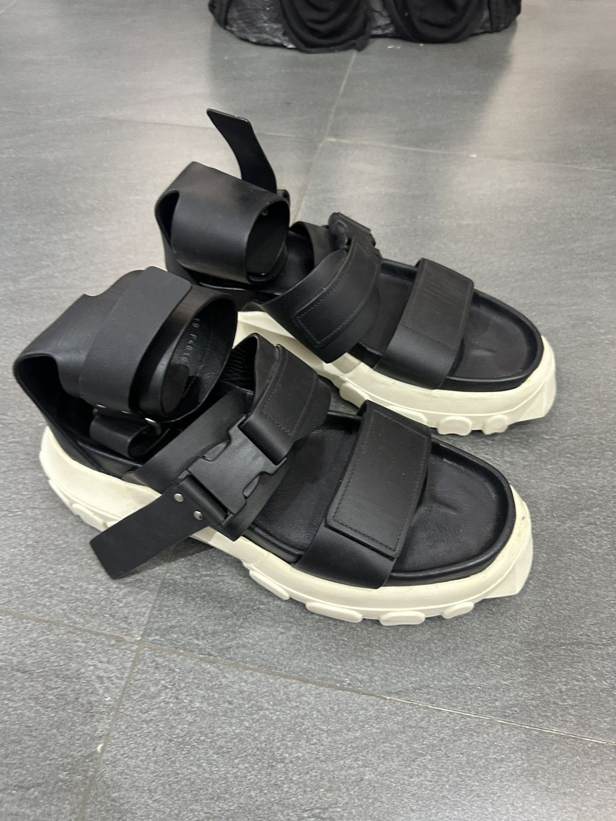 Rick Owens Rick Owens Black Leather Tractor Sandals Size US 9 / EU 42 - 3 Thumbnail