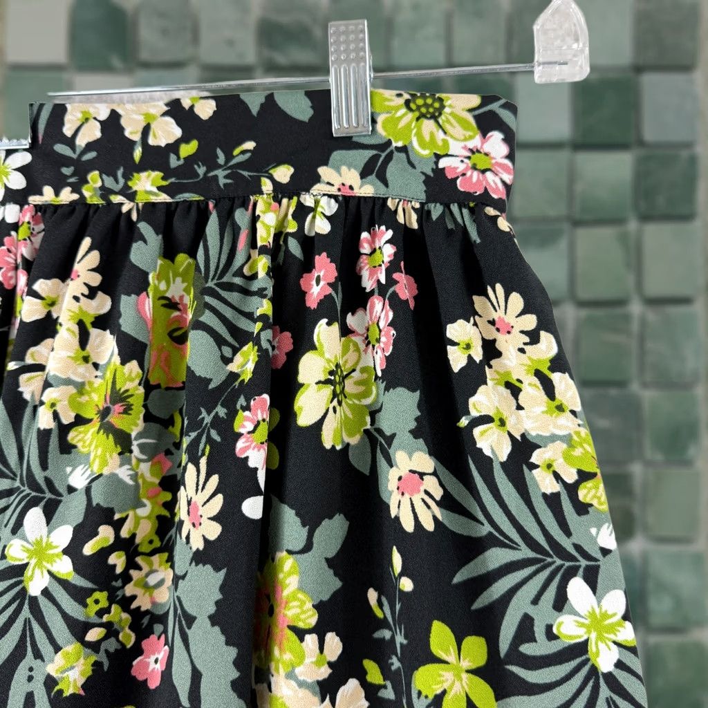 Vintage Walter Baker Lucy Midi Skirt Womens Size 4 Black Floral Bungalow Bloom Tiered Size 27" / US 4 / IT 40 - 1 Thumbnail
