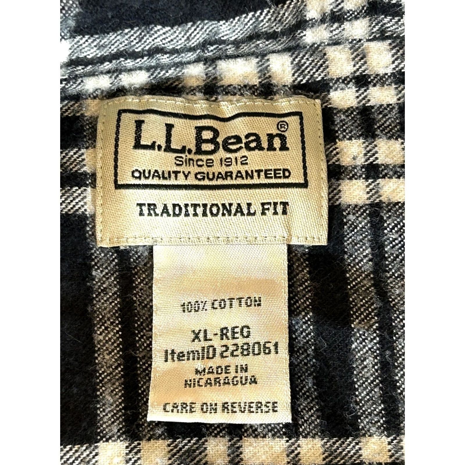 Vintage VINTAGE LL Bean Flannel Shirt Mens XL Black Plaid Button Long Sleeve Outdoor Workwear Size US XL / EU 56 / 4 - 7 Thumbnail