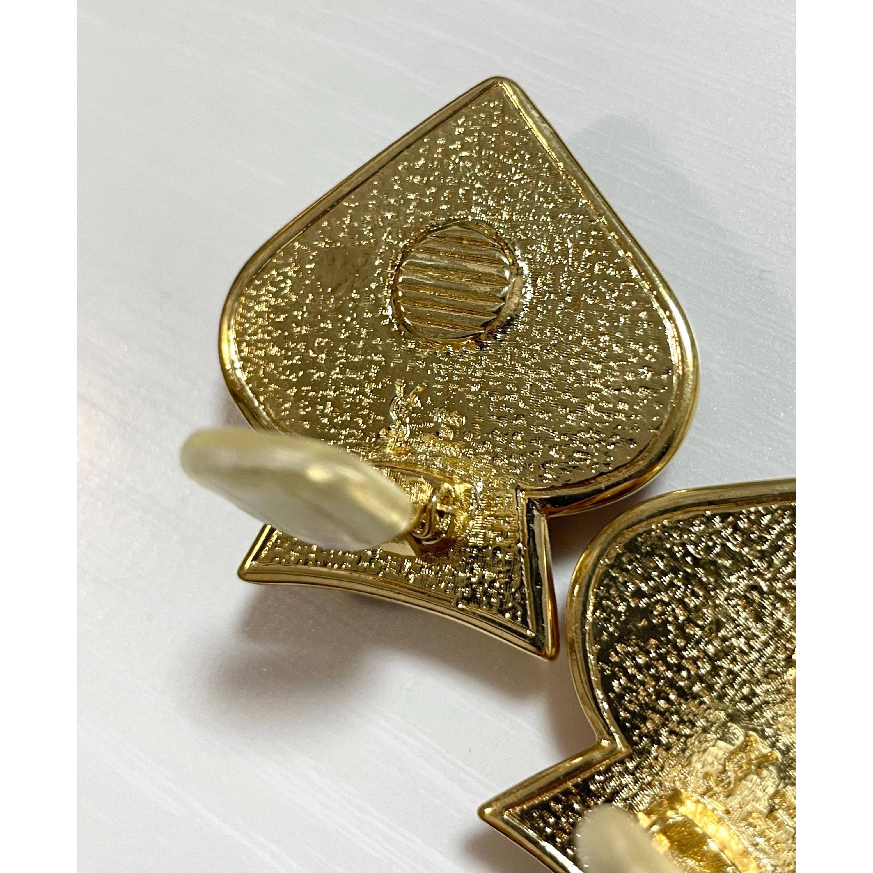 Yves Saint Laurent Vintage Yves Saint Laurent red gripoix stone spade earrings Size ONE SIZE - 9 Thumbnail