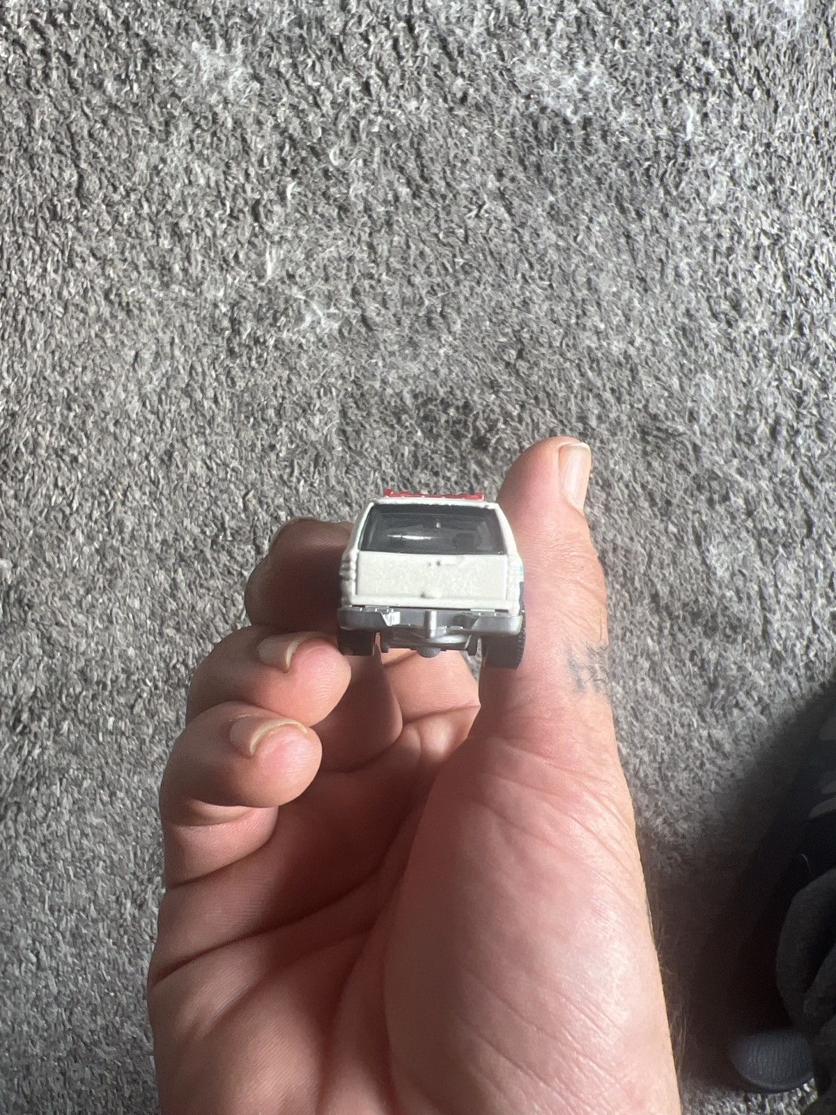 Chevrolet 1999 Mattel Matchbox 2000 Chevrolet Suburban Size ONE SIZE - 5 Thumbnail
