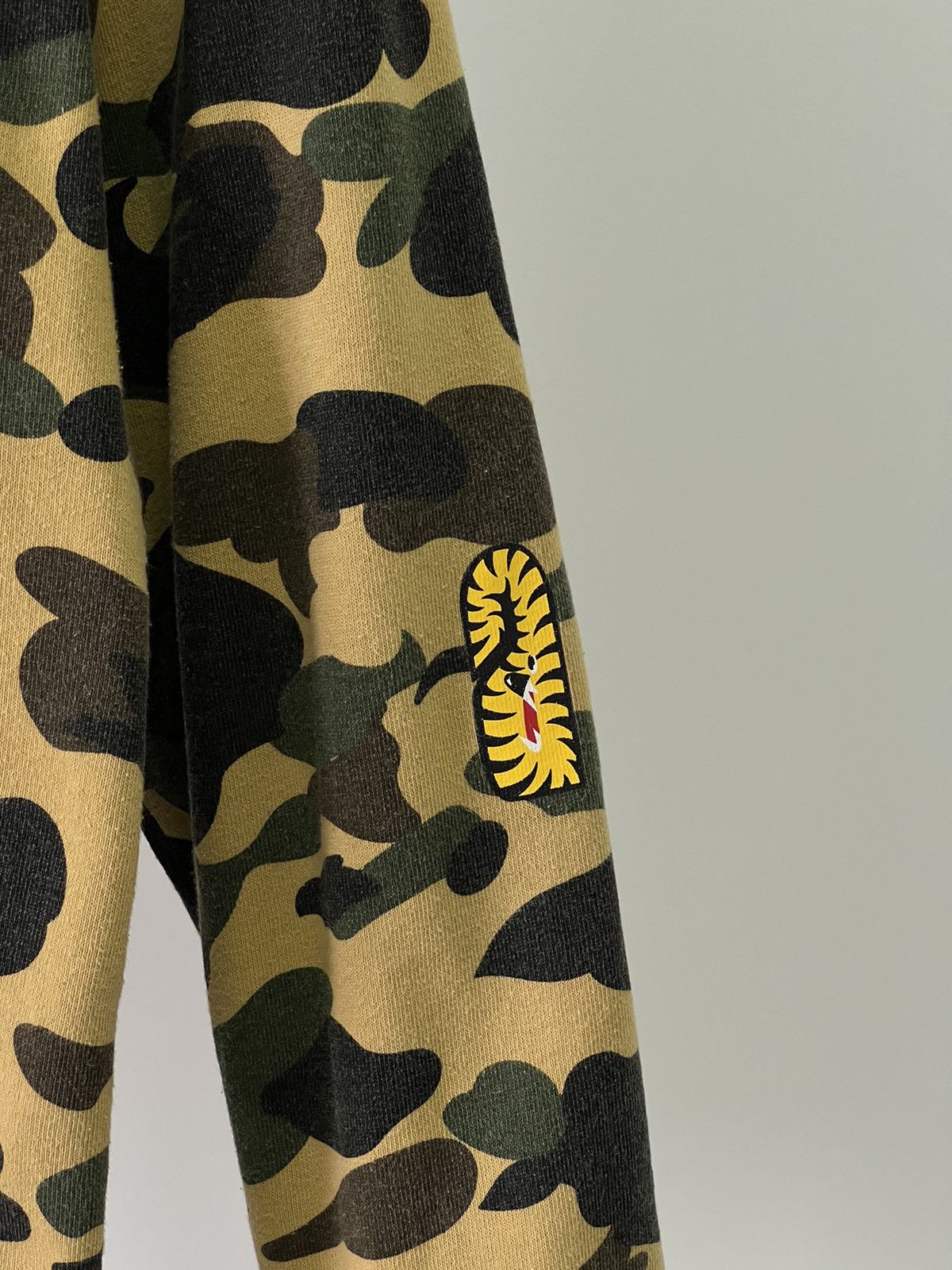 Bape Reversible camouflage with black Bape Shark print hoodie Size US S / EU 44-46 / 1 - 11 Thumbnail