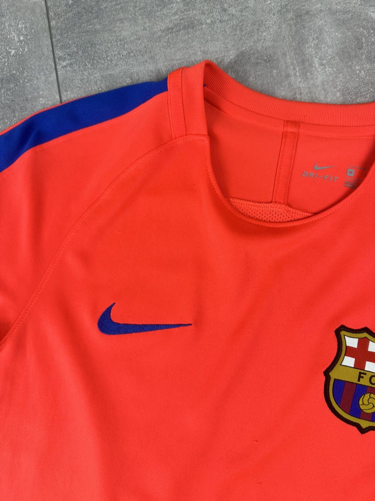 Nike Nike Barcelona FC 2016/17 Training Soccer Football Jersey Size US M / EU 48-50 / 2 - 8 Thumbnail