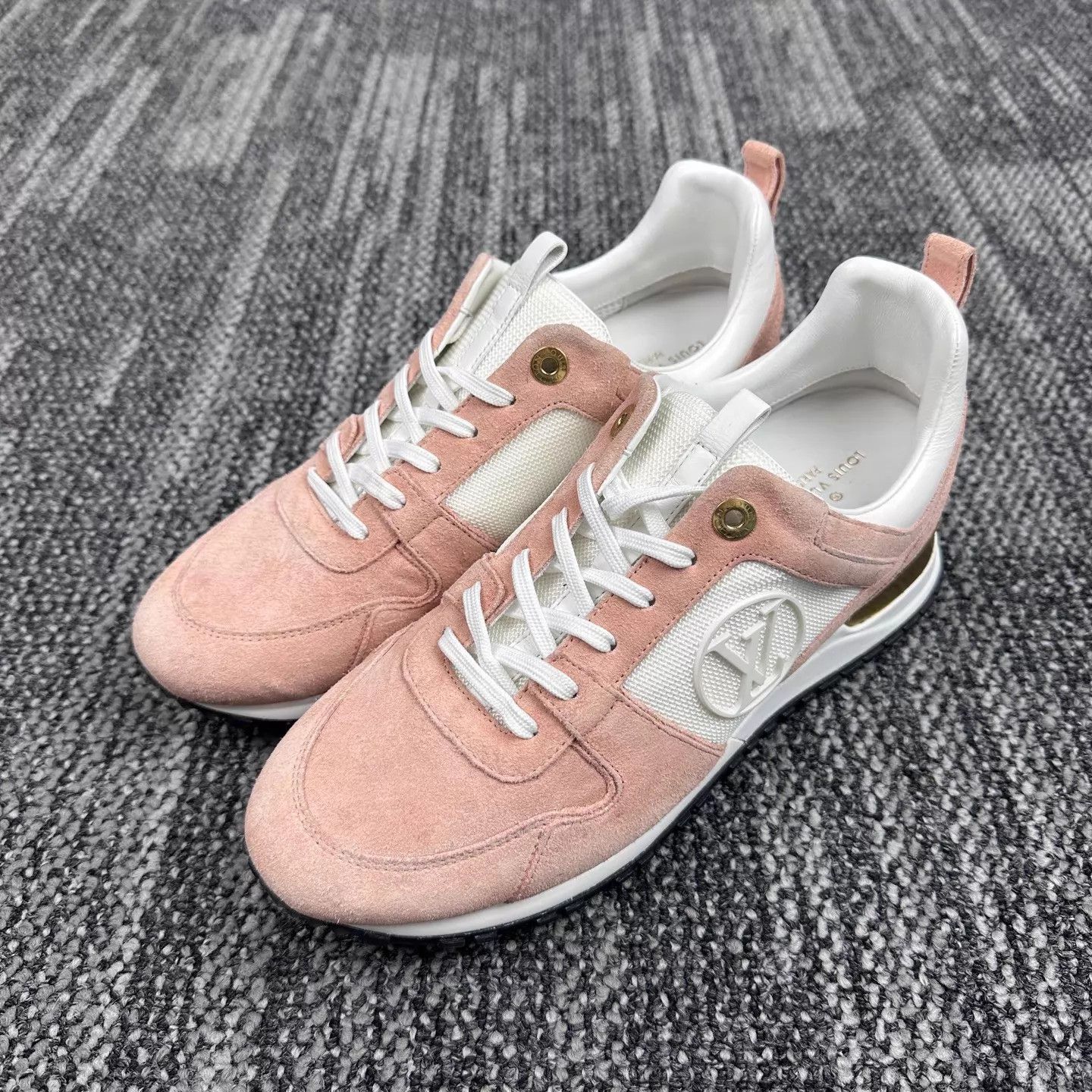 Louis Vuitton Louis Vuitton Run Away White & Pink Logo Sneaker 40 Size US 9.5 / IT 39.5 - 1 Thumbnail