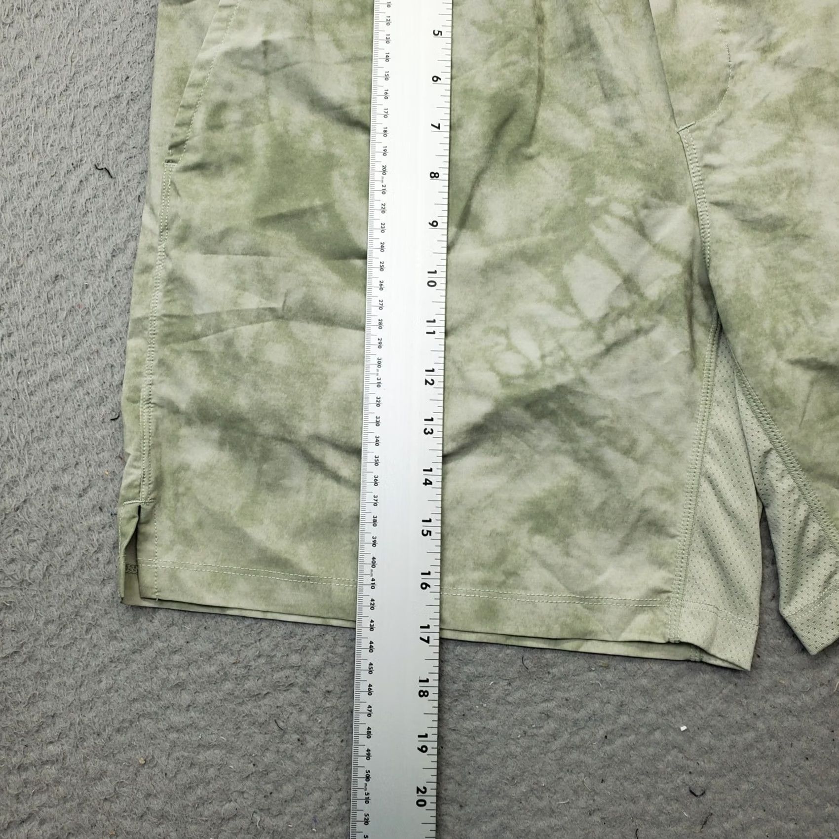 Fabletics Fabletics Shorts Mens L Multicolor Lined Side Slit Slash Pocket Elastic Waist Pull On Shirt? Size US 33 - 3 Thumbnail